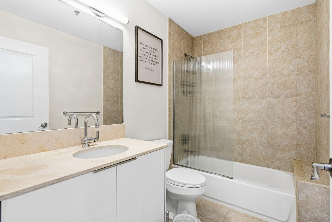 2641 N Flamingo Road 2701n