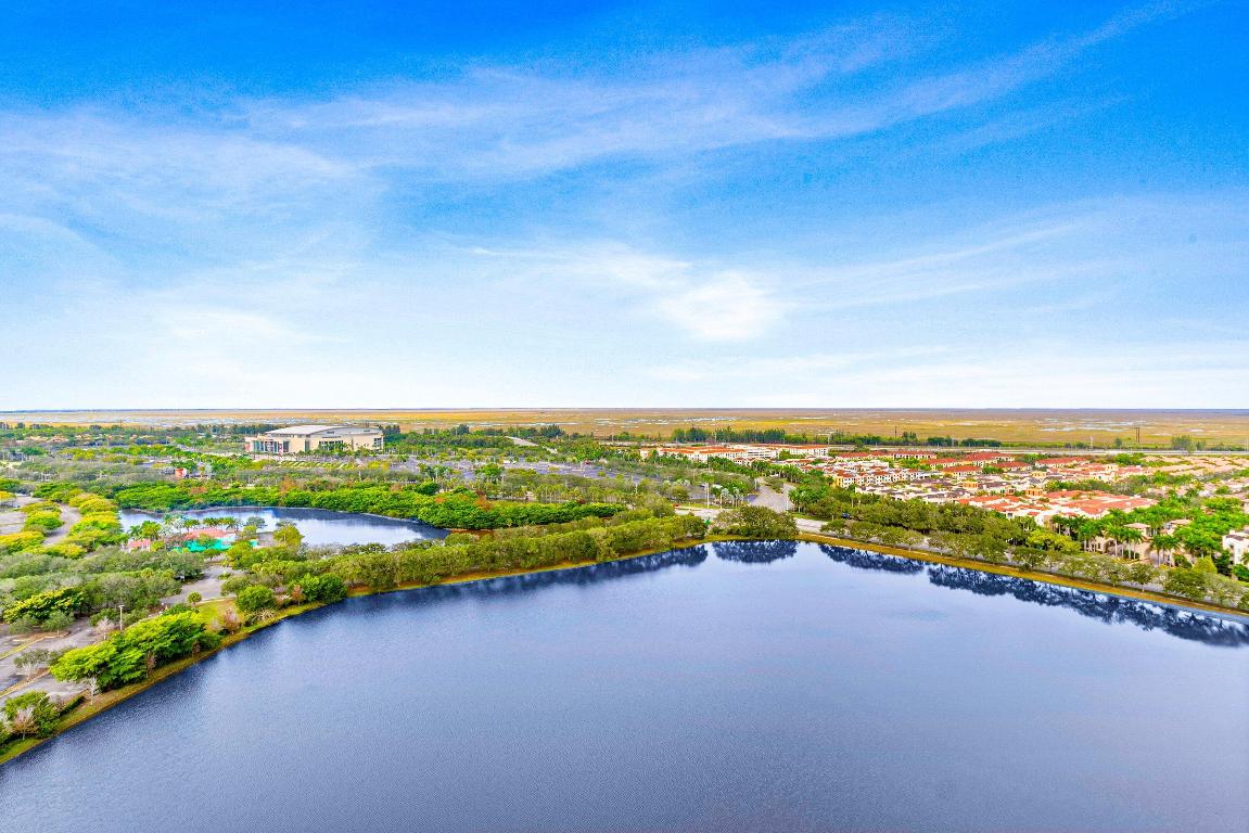 2641 N Flamingo Road 2701n