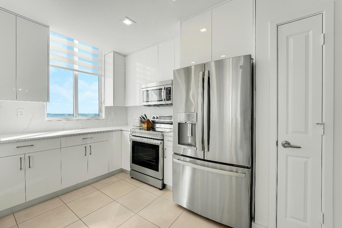 300 S Australian Avenue 1218