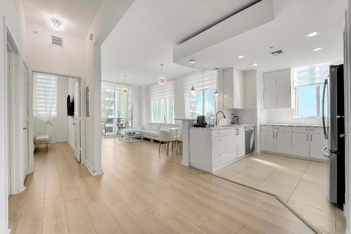 300 S Australian Avenue 1218