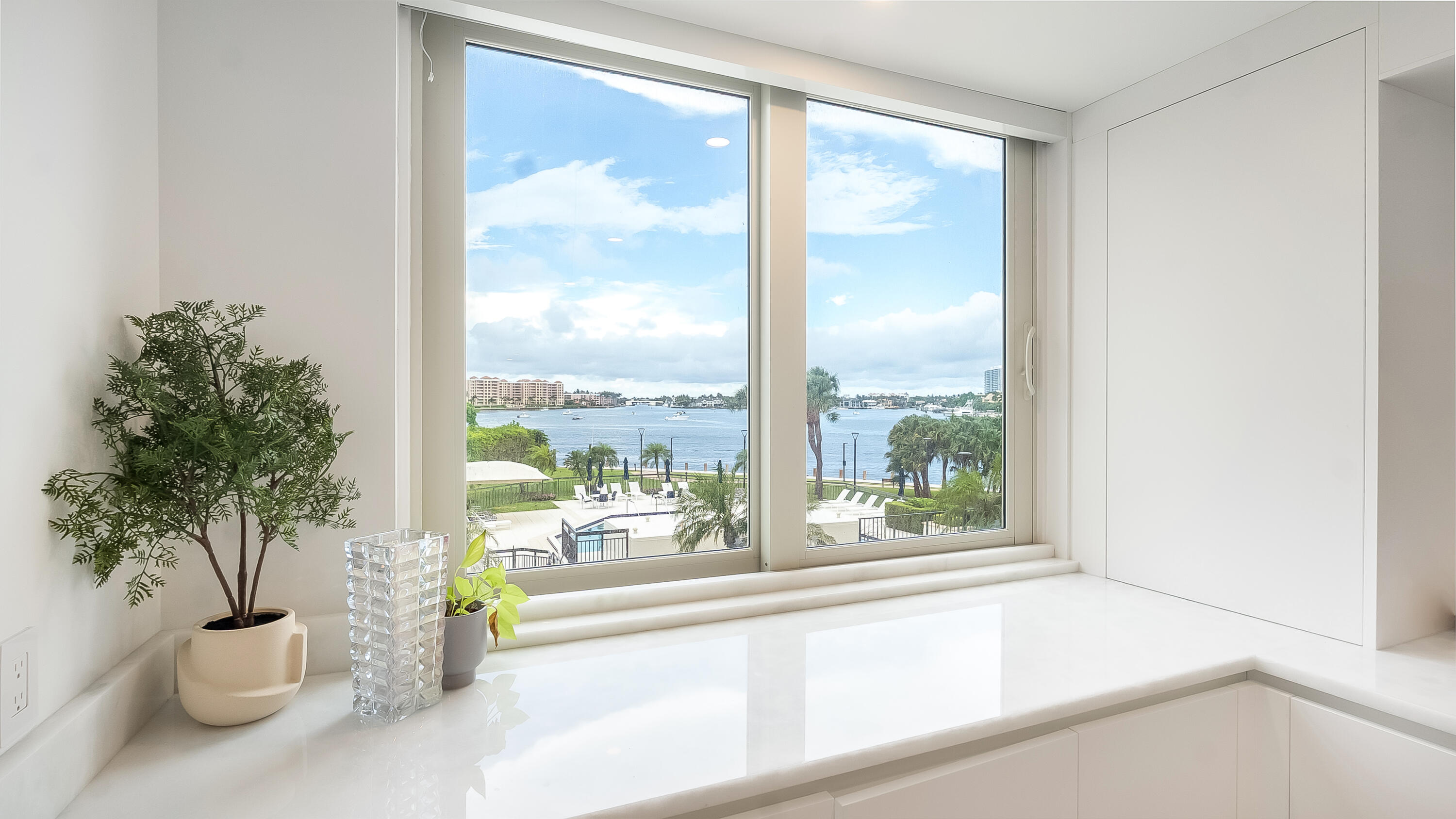 901 E Camino Real 2a