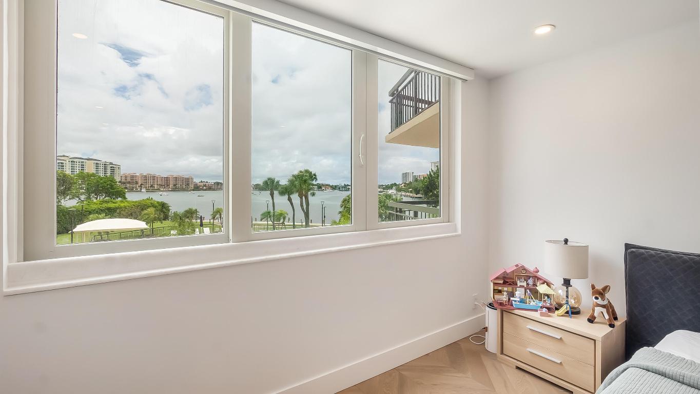 901 E Camino Real 2a