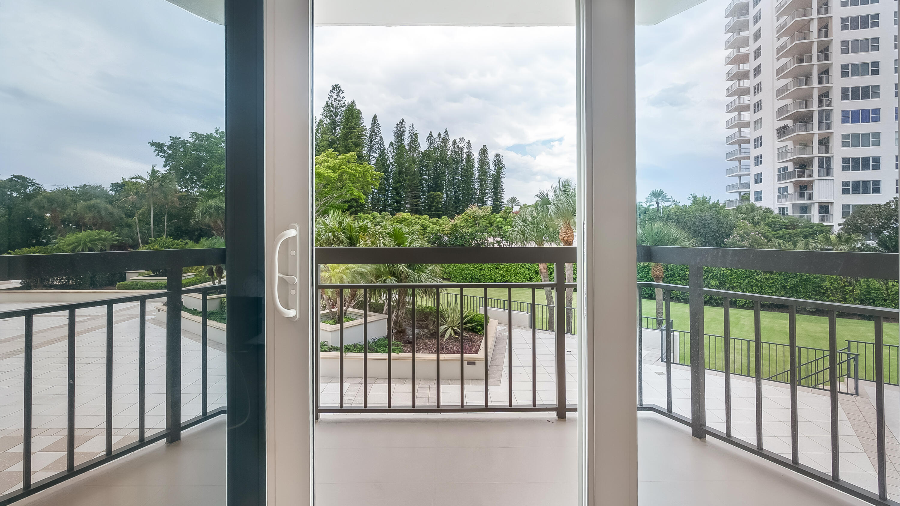 901 E Camino Real 2a