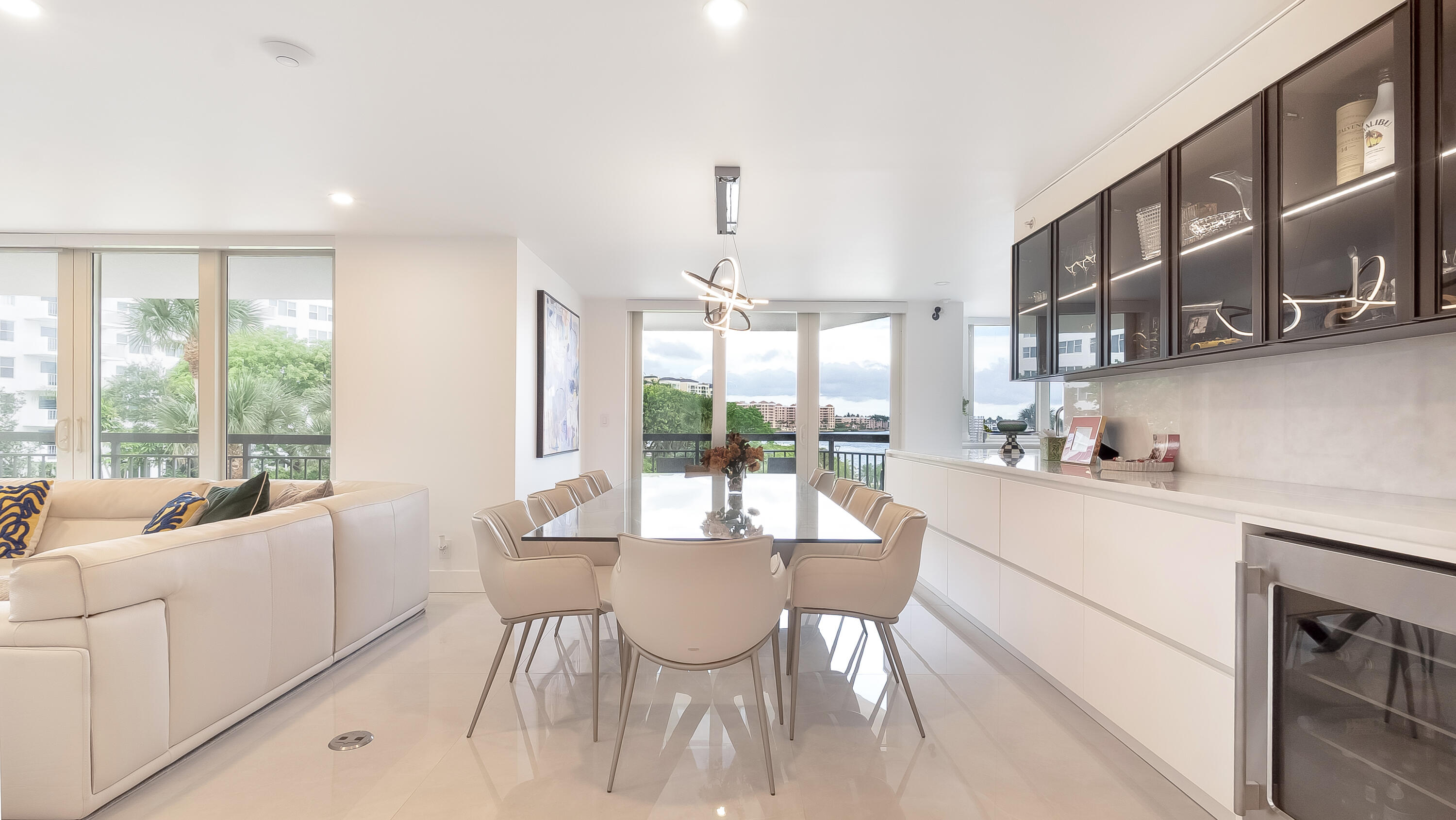 901 E Camino Real 2a