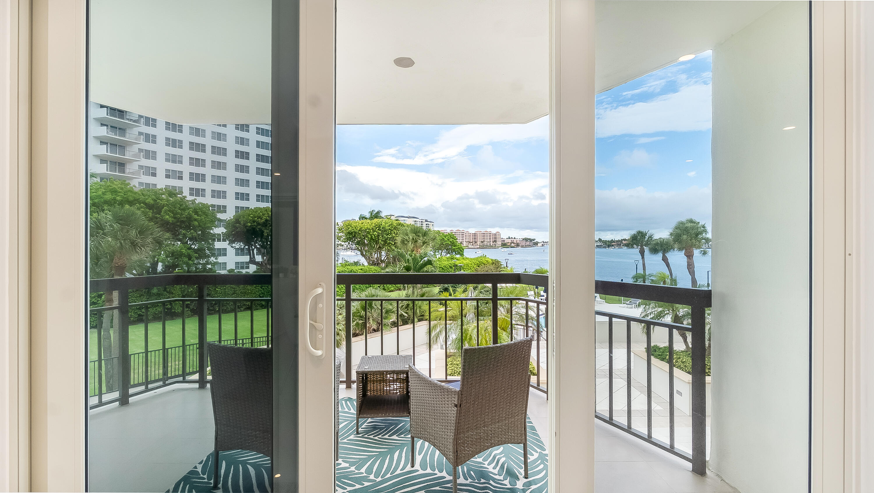 901 E Camino Real 2a