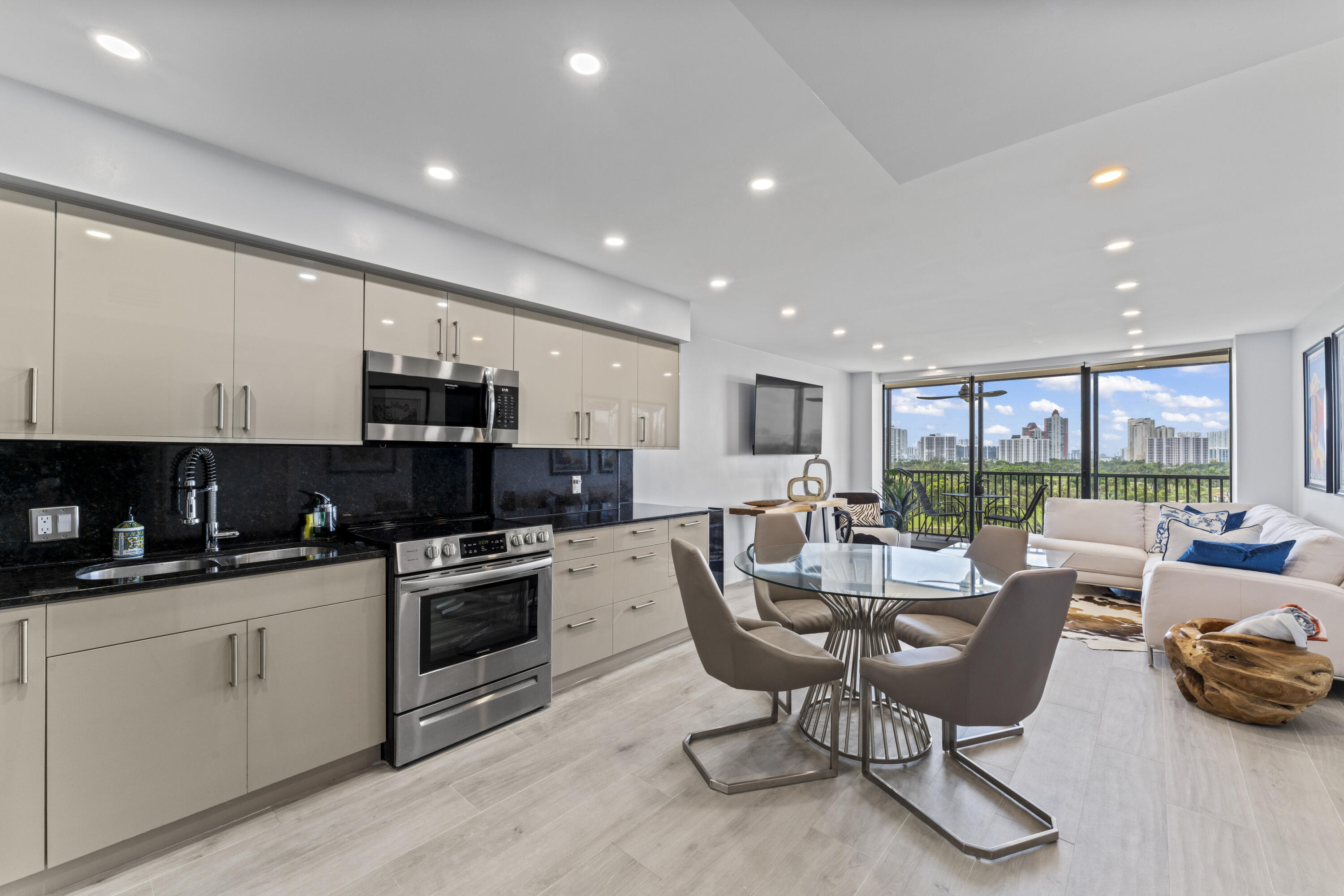 20379 W Country Club Drive 937