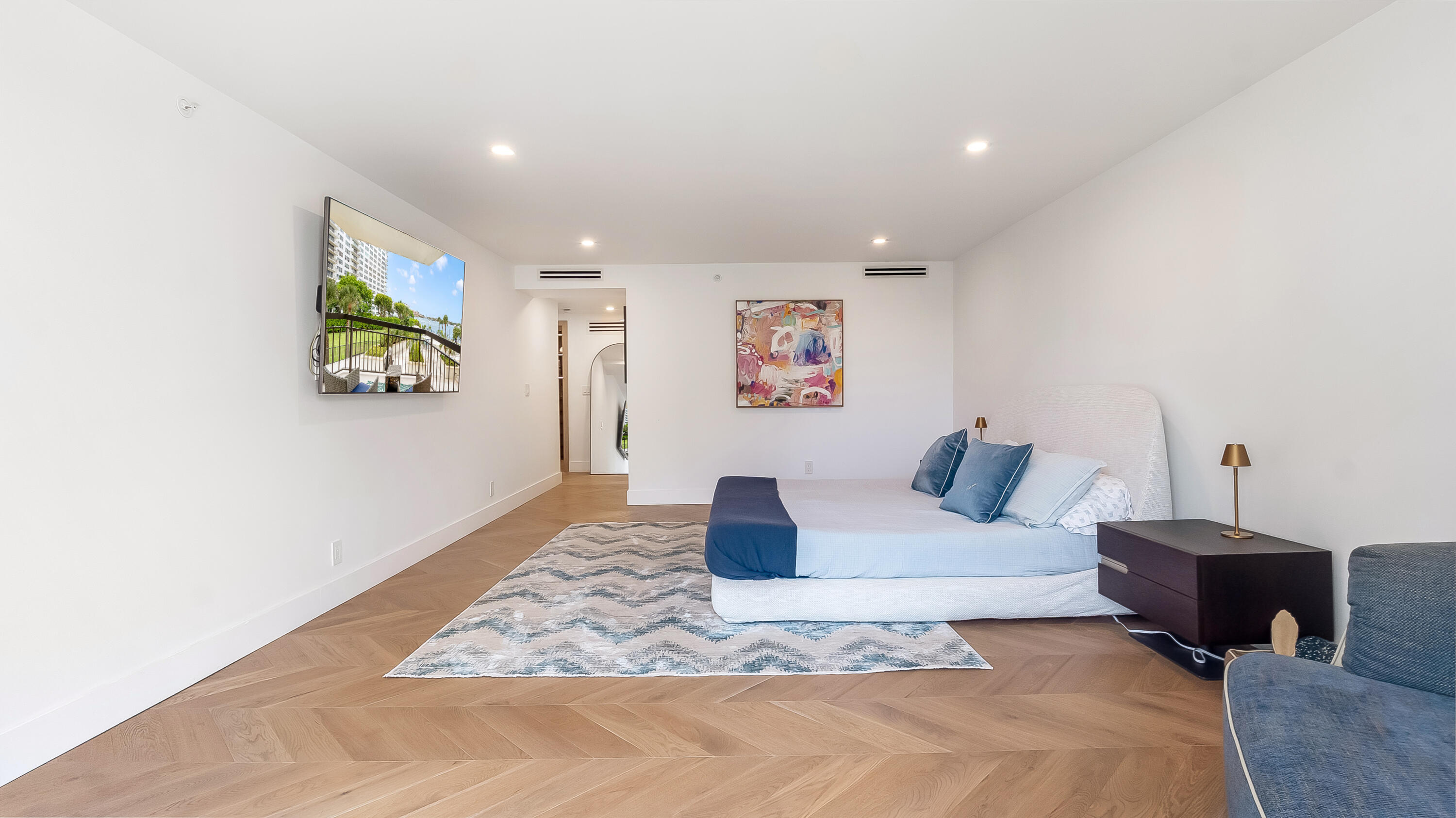 901 E Camino Real 2a