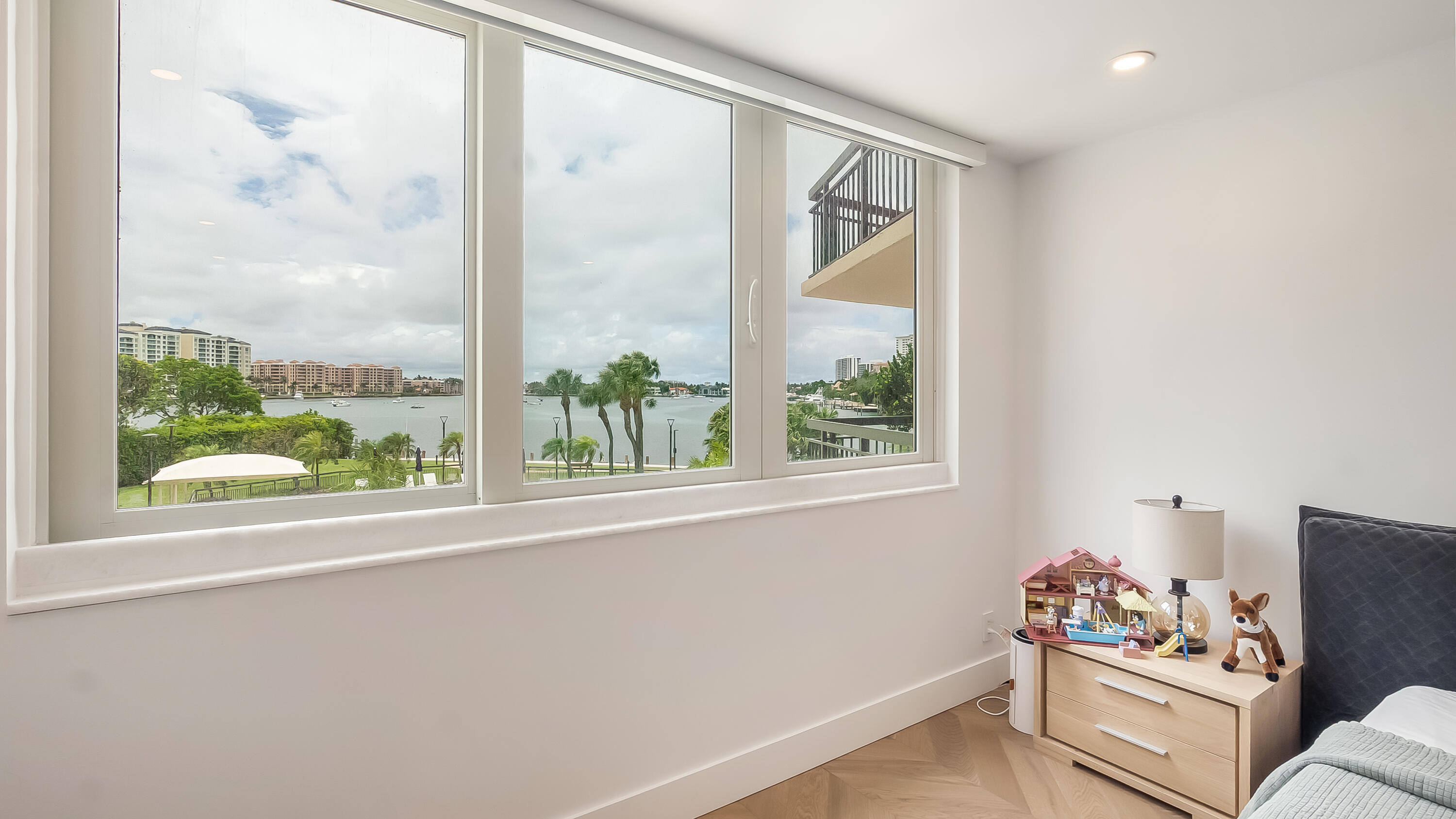 901 E Camino Real 2a