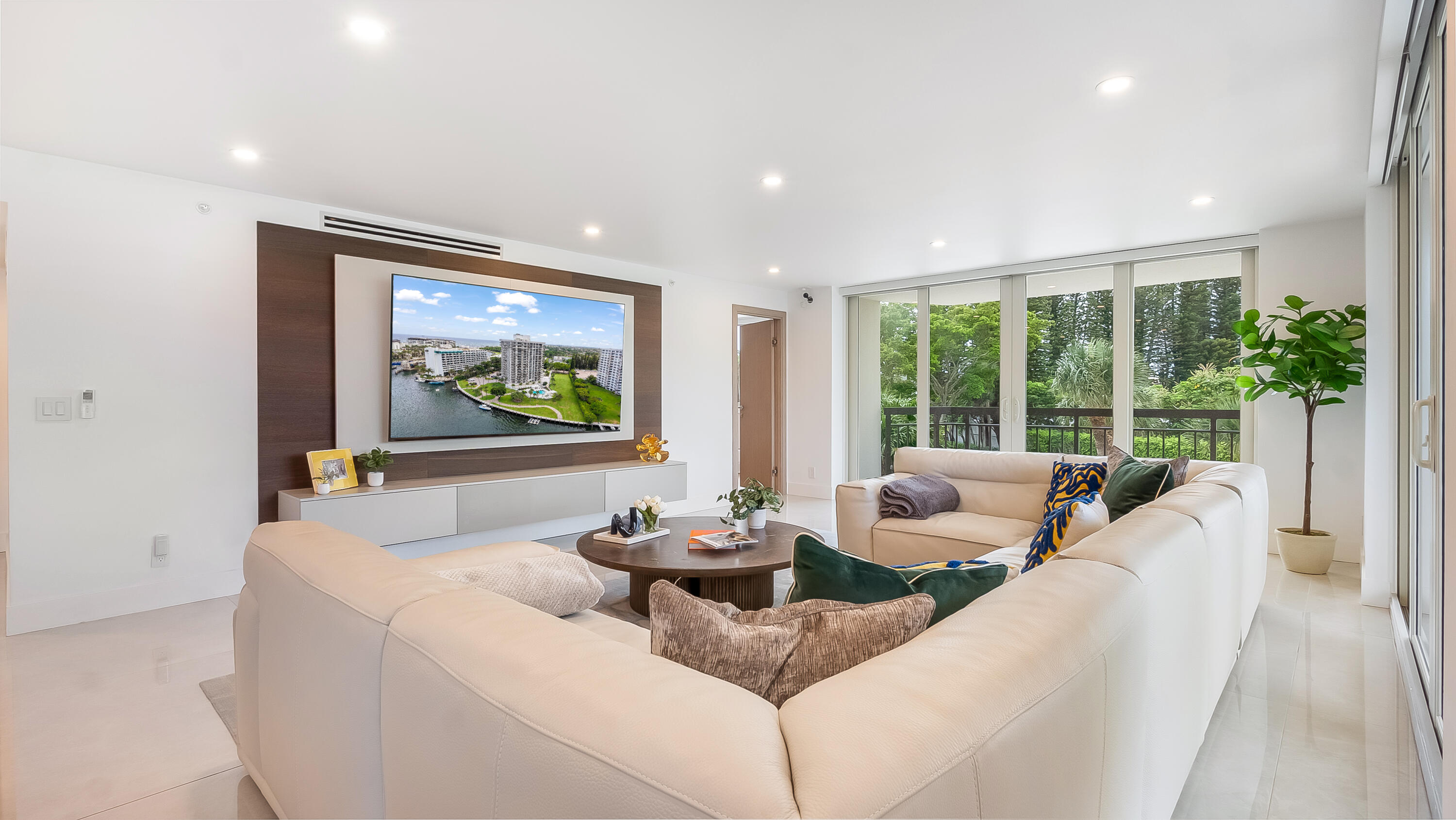 901 E Camino Real 2a