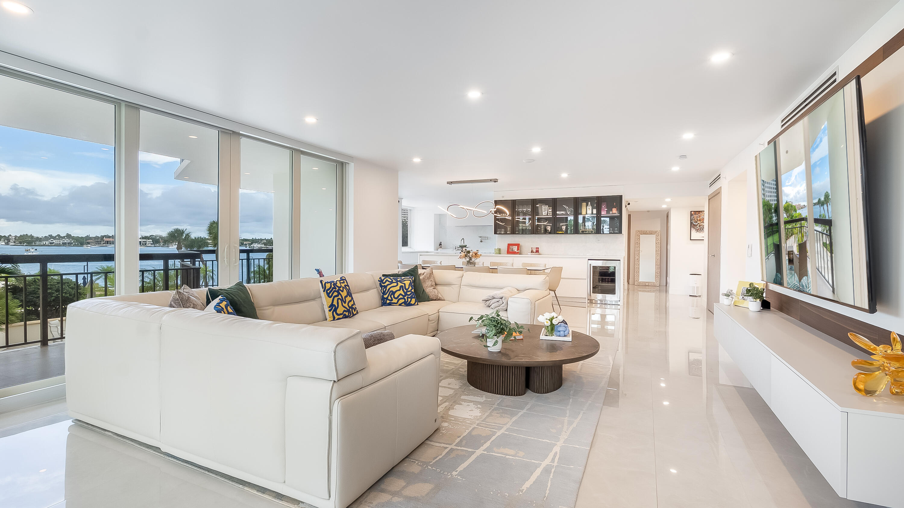 901 E Camino Real 2a