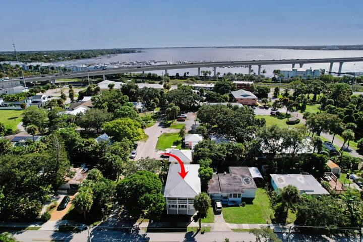 516 NW North River Drive