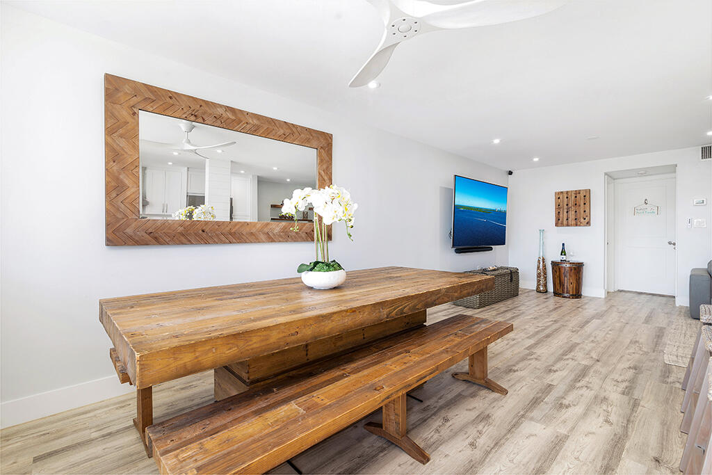 108 Paradise Harbour Boulevard 210