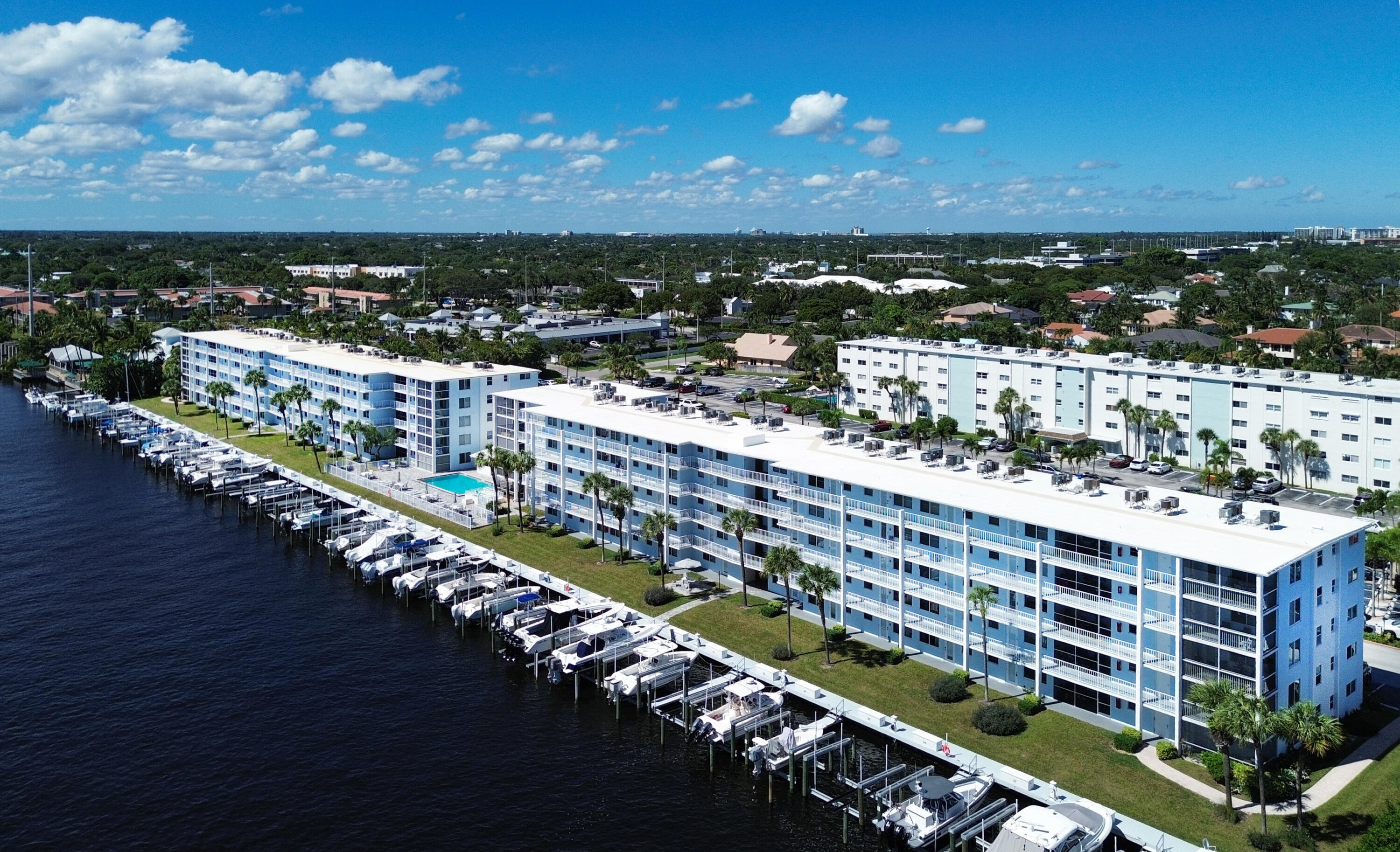 108 Paradise Harbour Boulevard 210