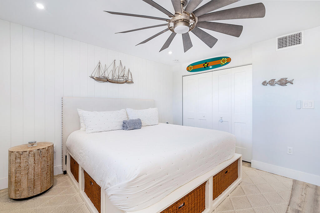 108 Paradise Harbour Boulevard 210