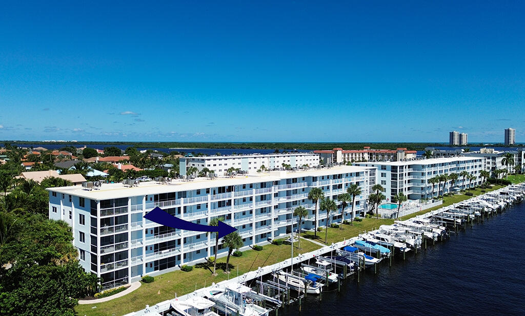 108 Paradise Harbour Boulevard 210