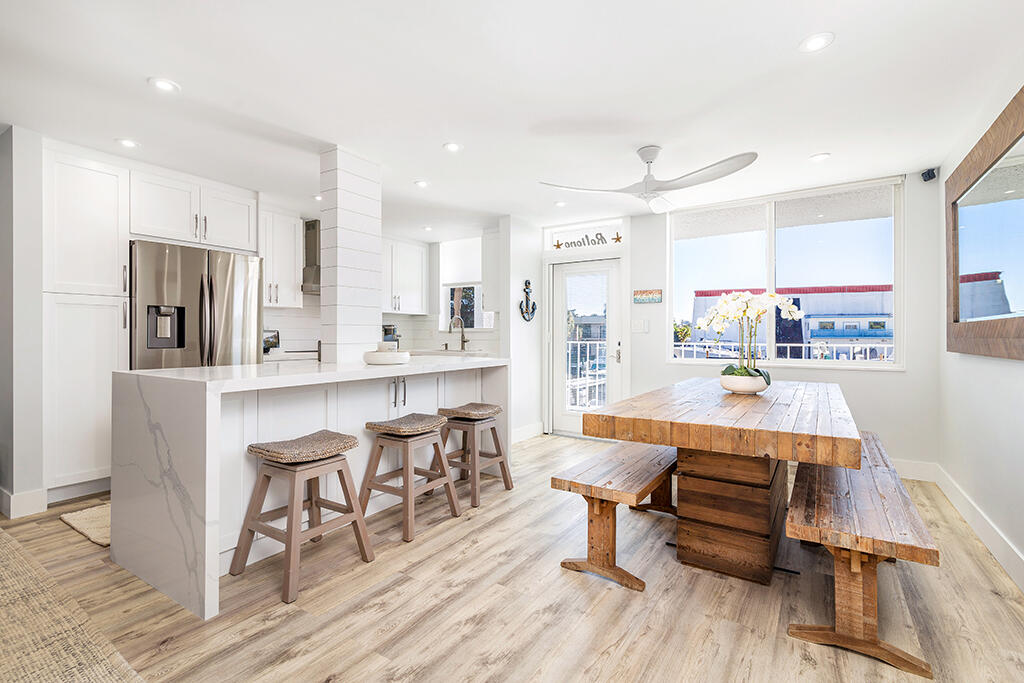 108 Paradise Harbour Boulevard 210