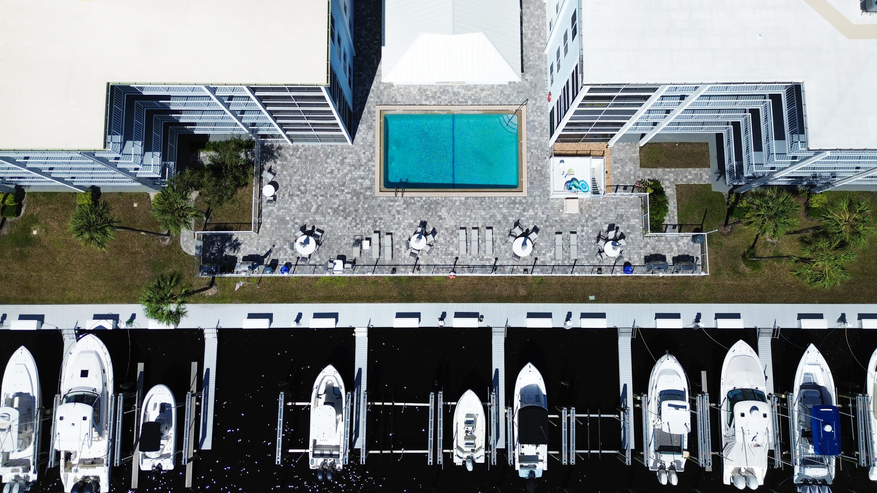 108 Paradise Harbour Boulevard 210