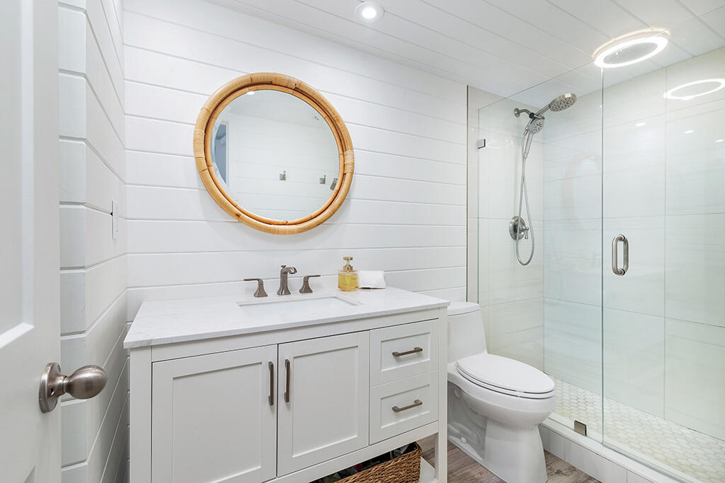 108 Paradise Harbour Boulevard 210