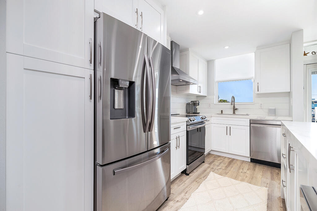 108 Paradise Harbour Boulevard 210