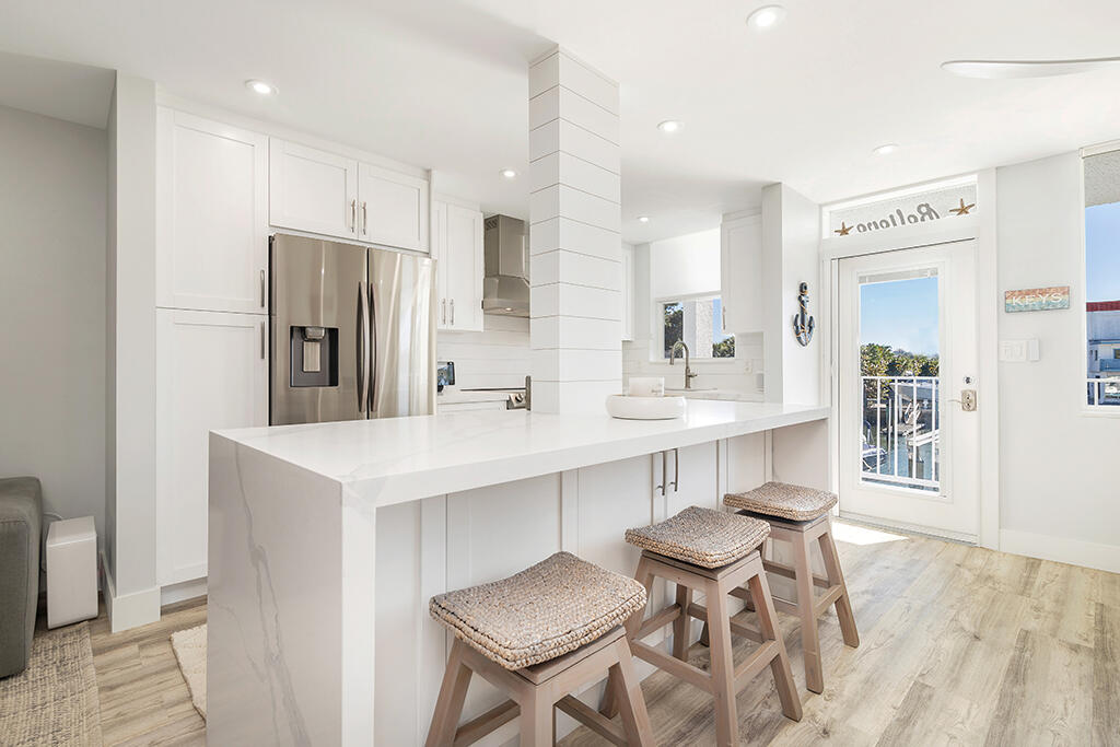 108 Paradise Harbour Boulevard 210