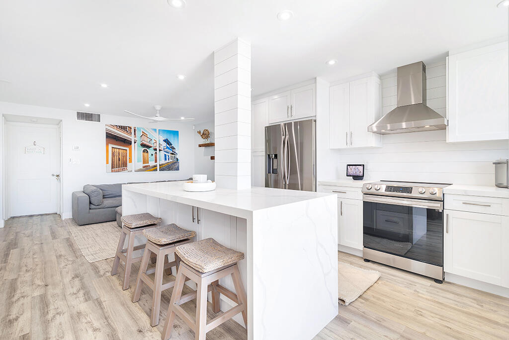 108 Paradise Harbour Boulevard 210