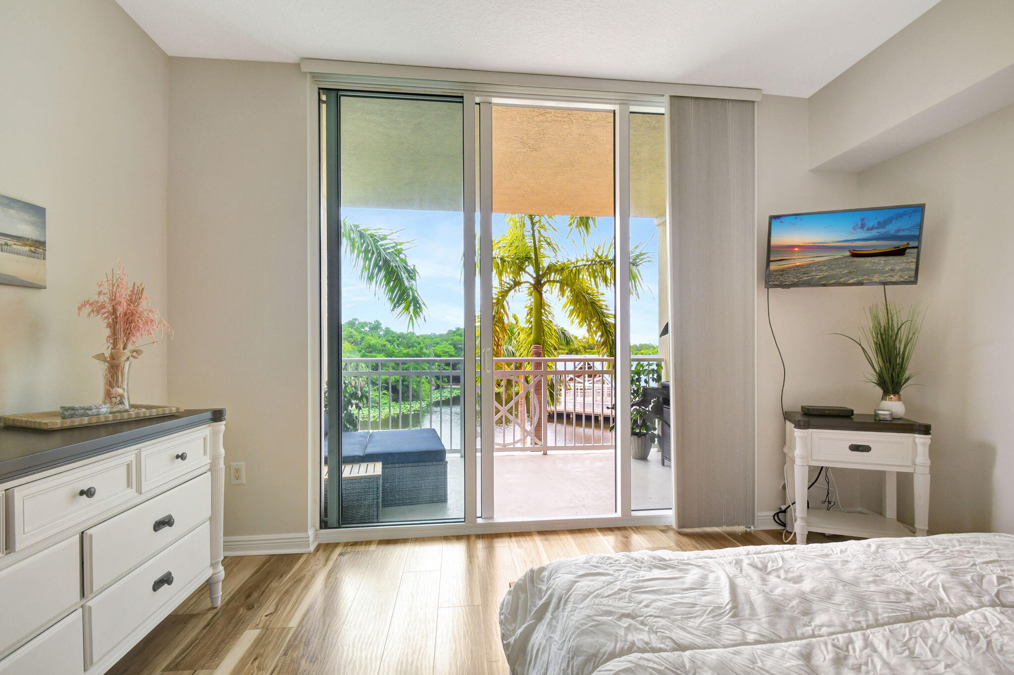 350 N Federal Highway 103