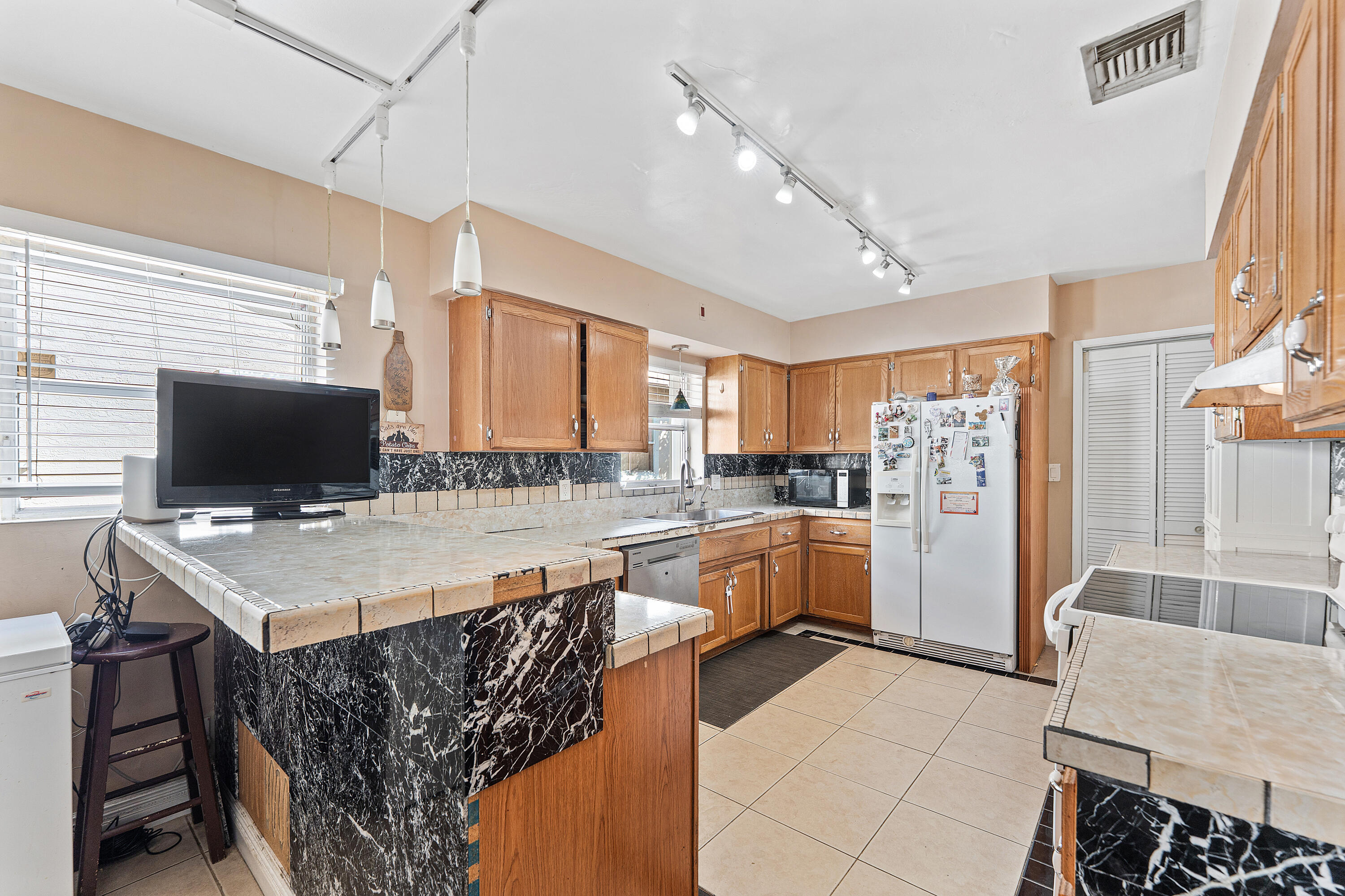 3680 NE 15th Terrace