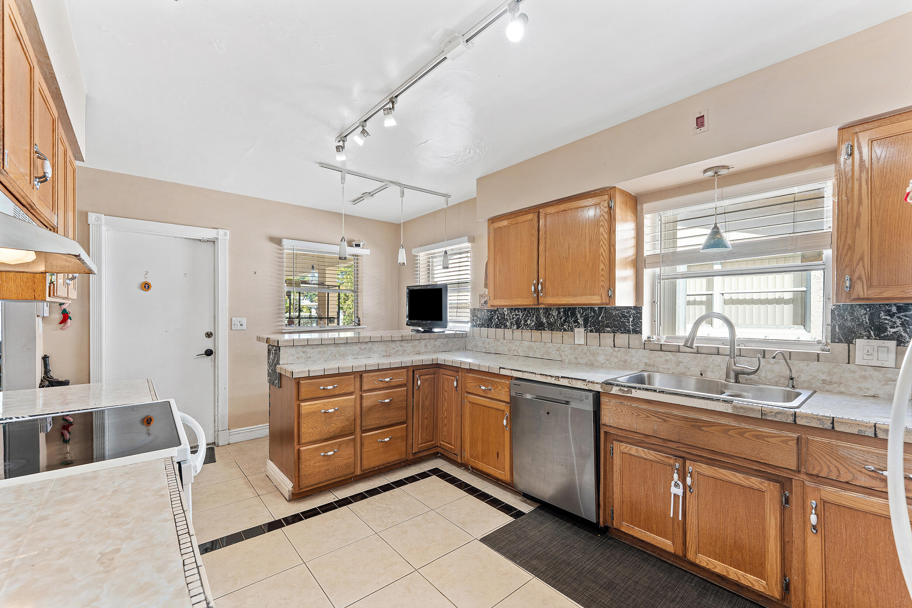 3680 NE 15th Terrace