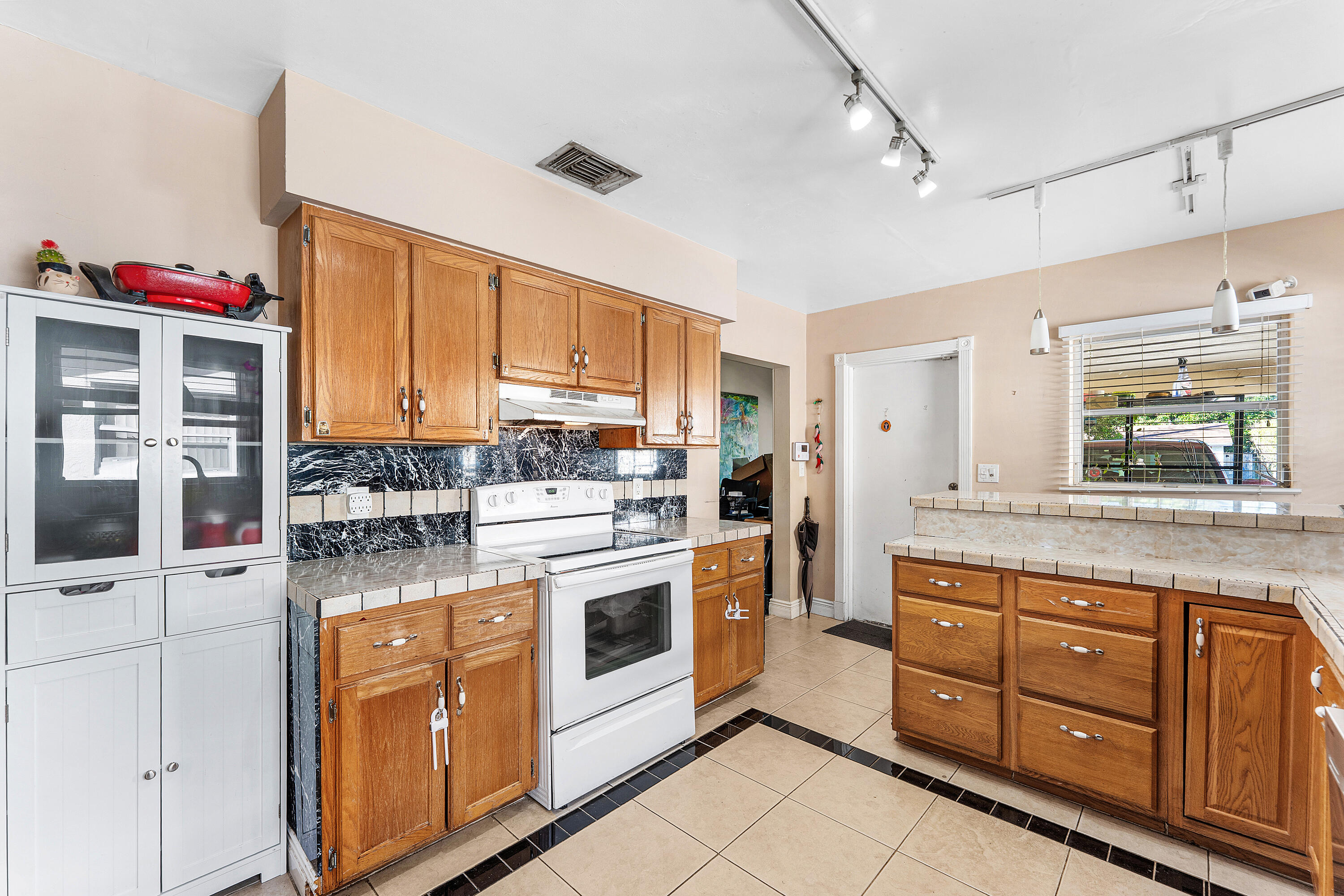 3680 NE 15th Terrace