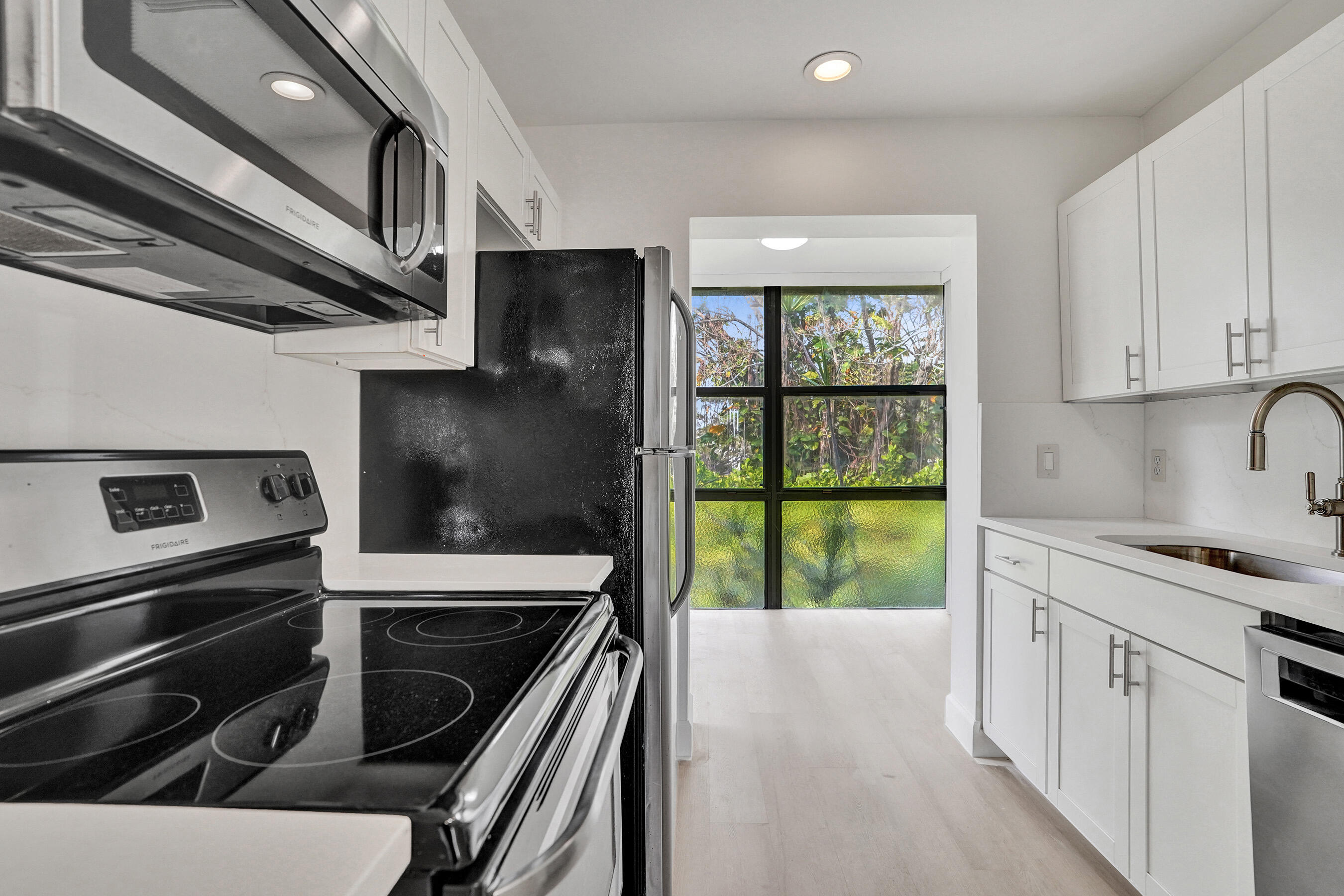 1040 Homewood Boulevard L202