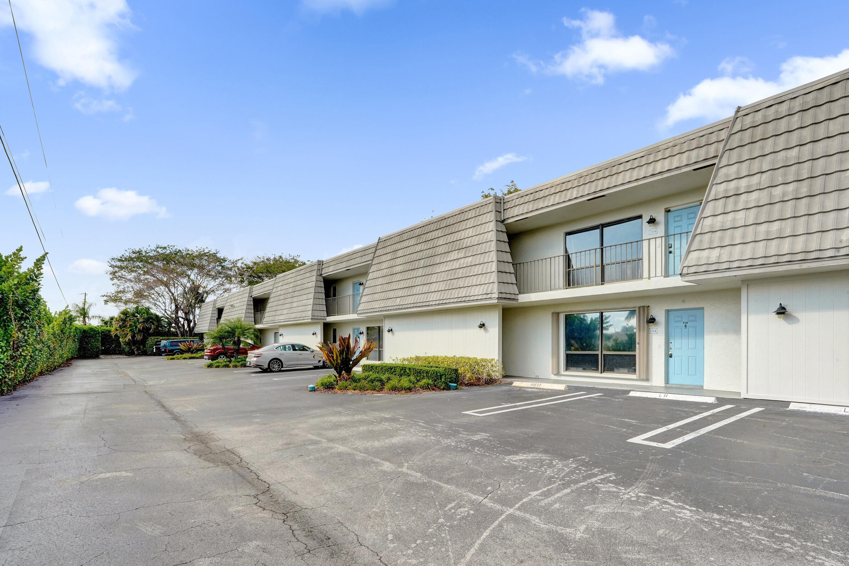 1040 Homewood Boulevard L202