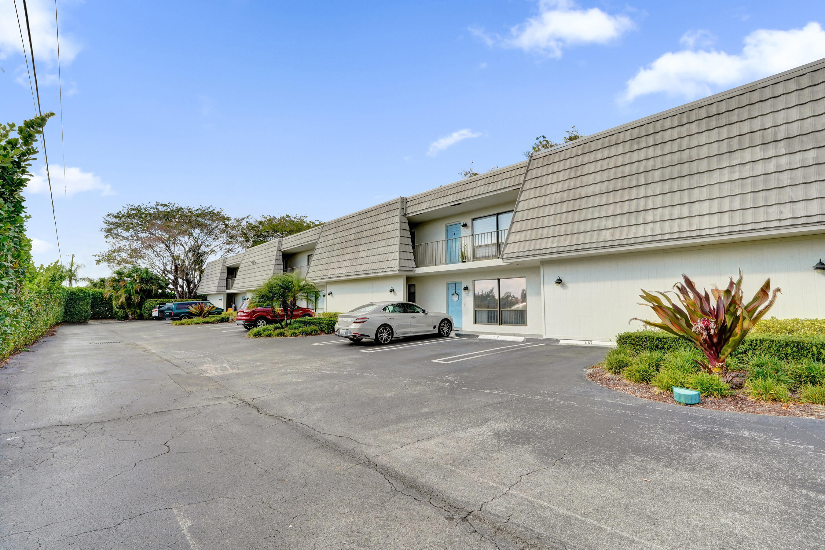 1040 Homewood Boulevard L202