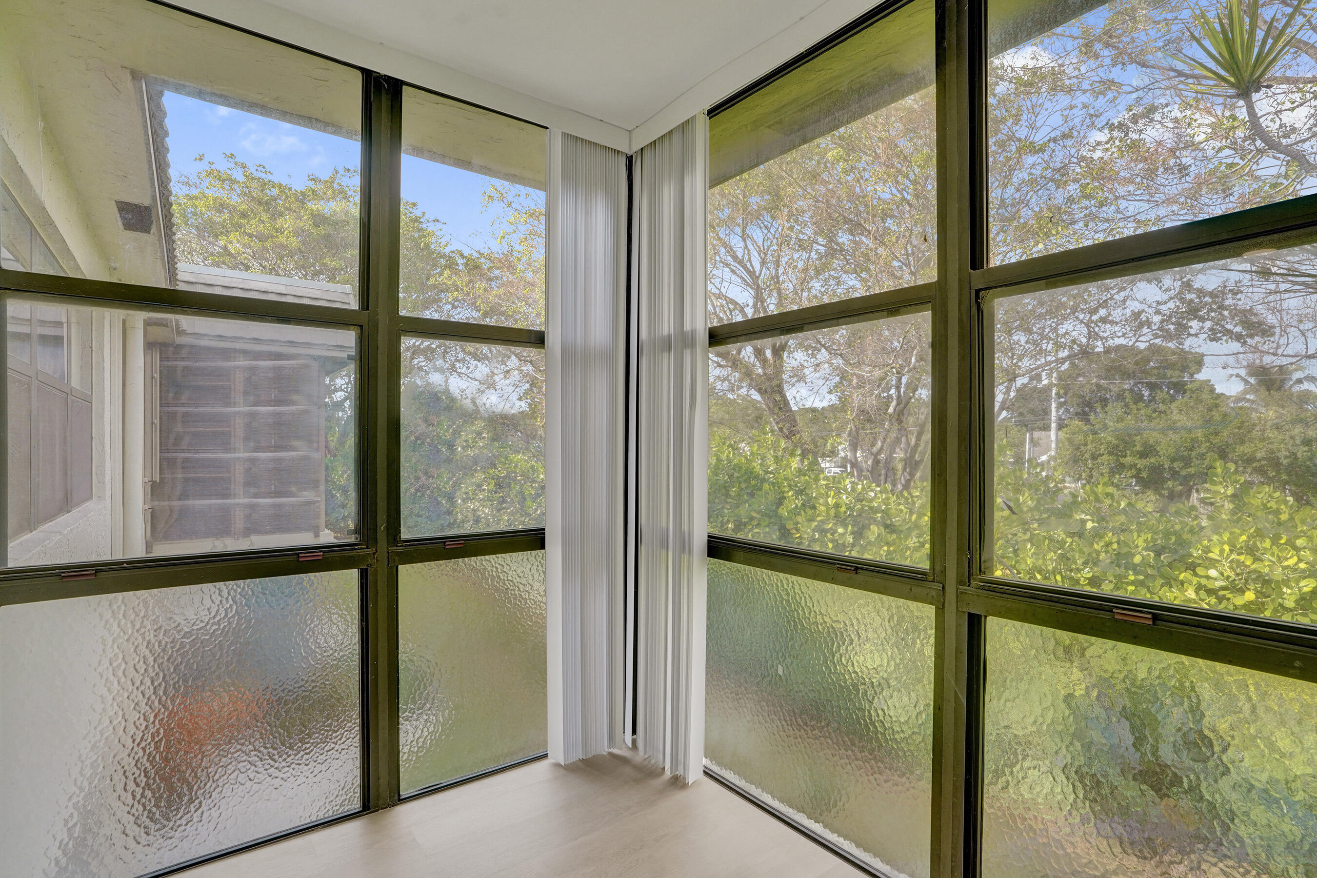 1040 Homewood Boulevard L202