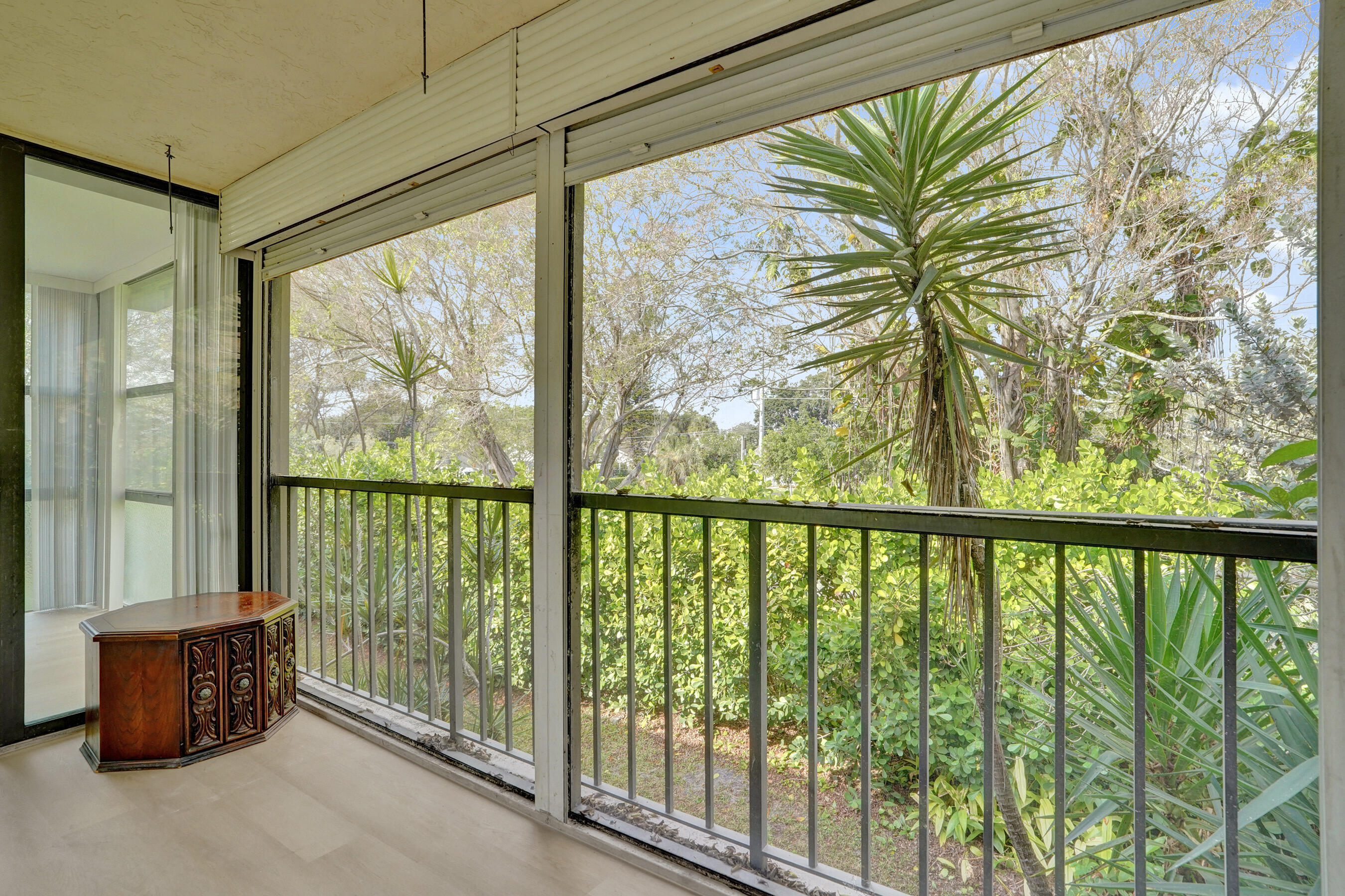 1040 Homewood Boulevard L202