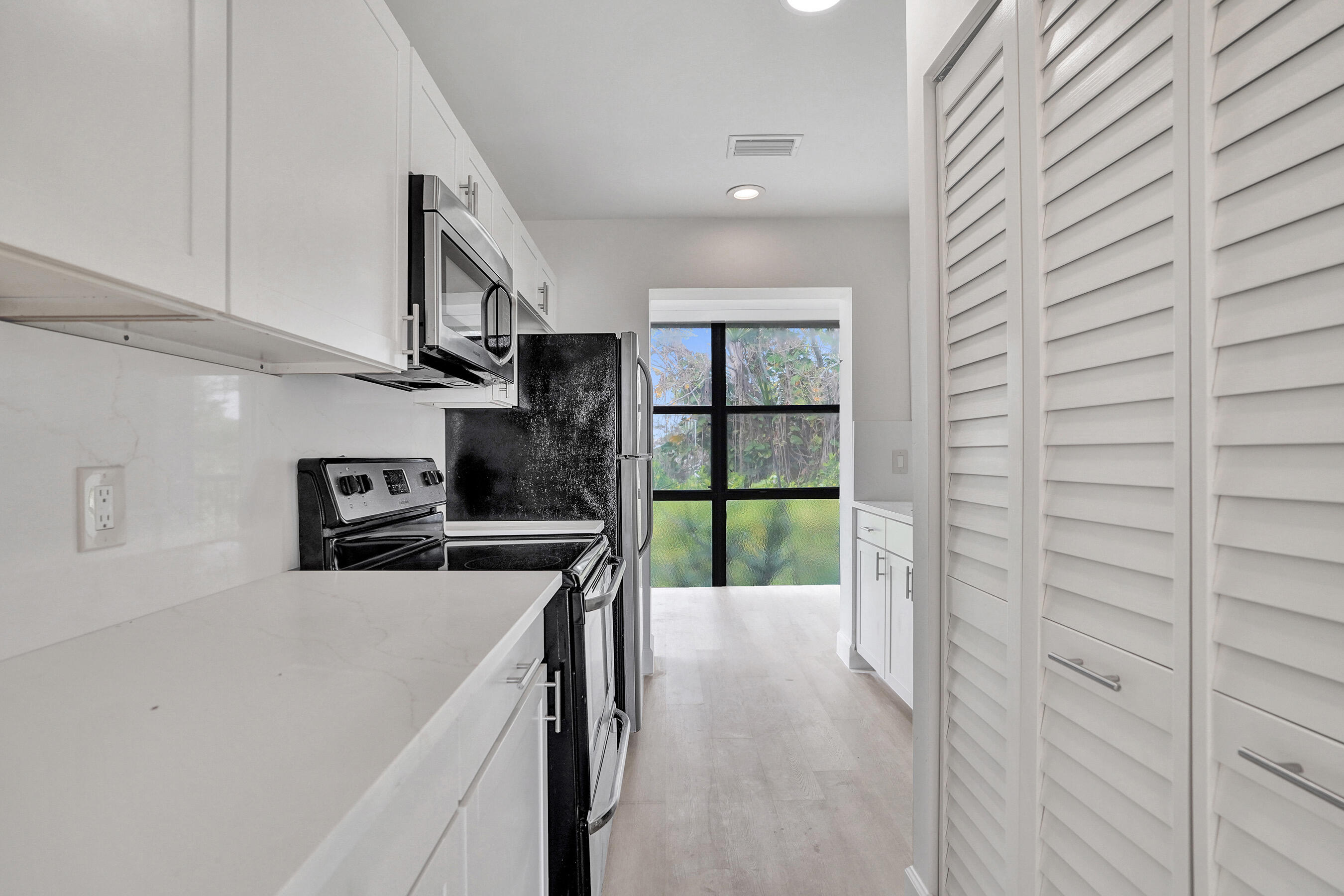 1040 Homewood Boulevard L202