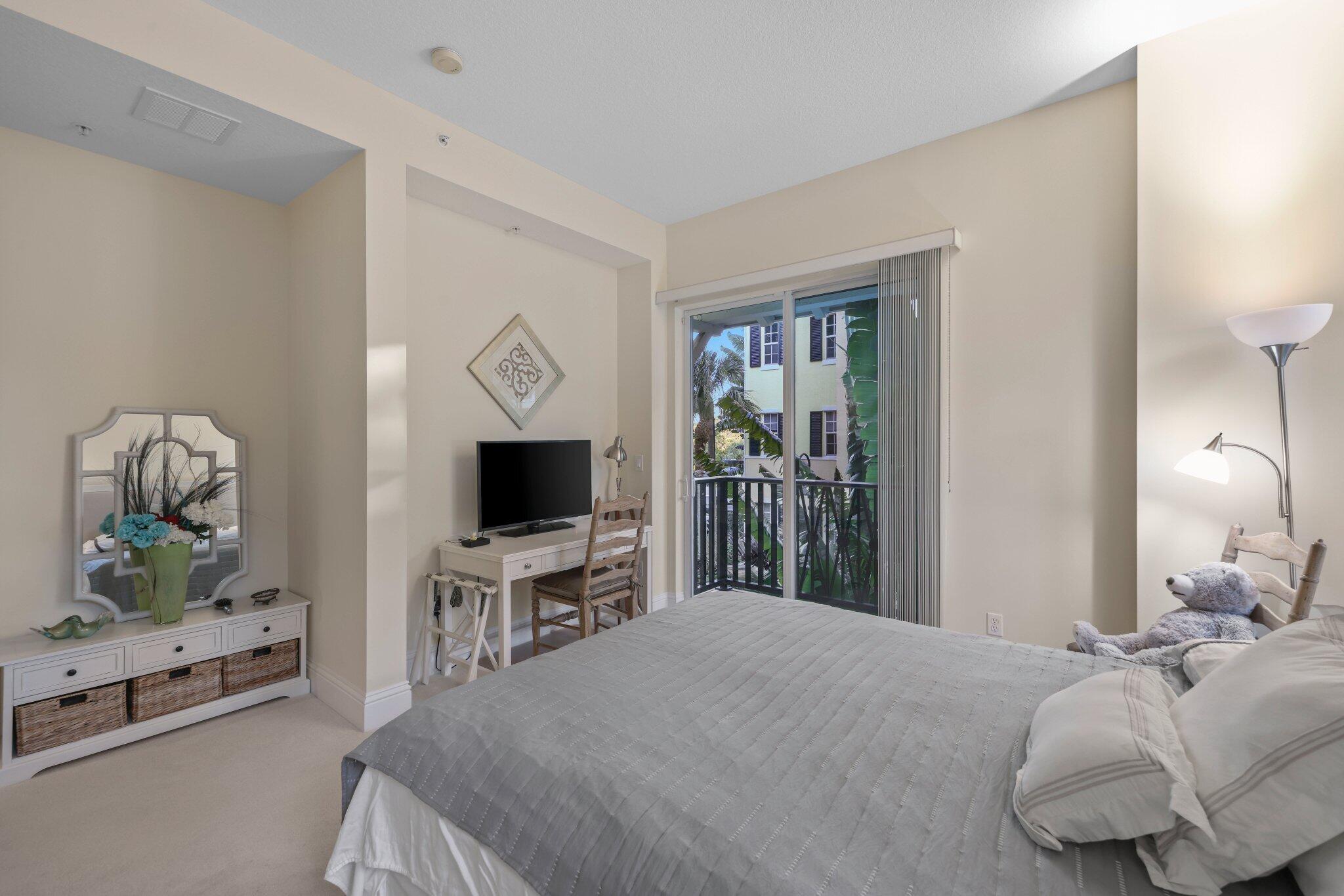 226 N Latitude Circle 203