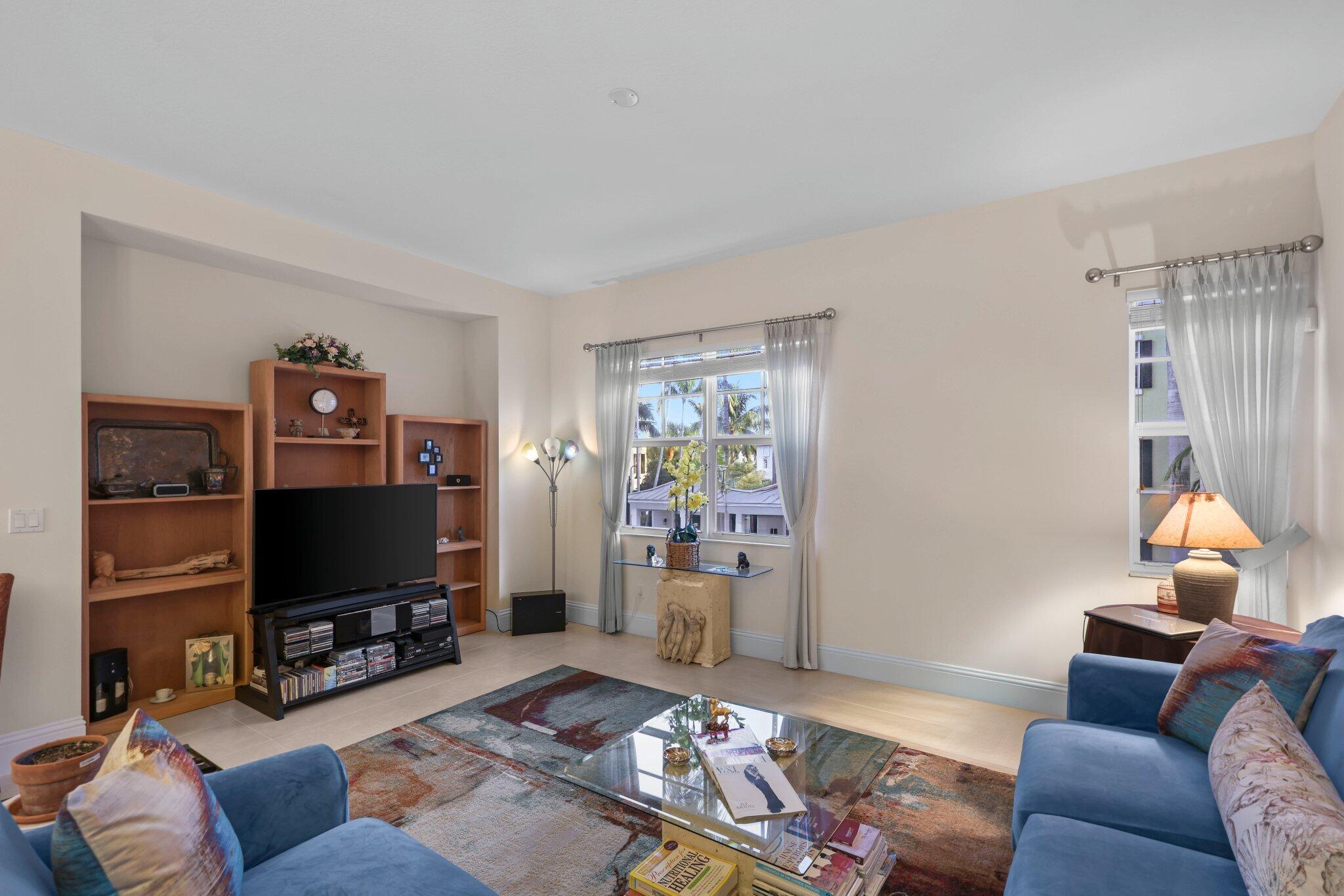 226 N Latitude Circle 203