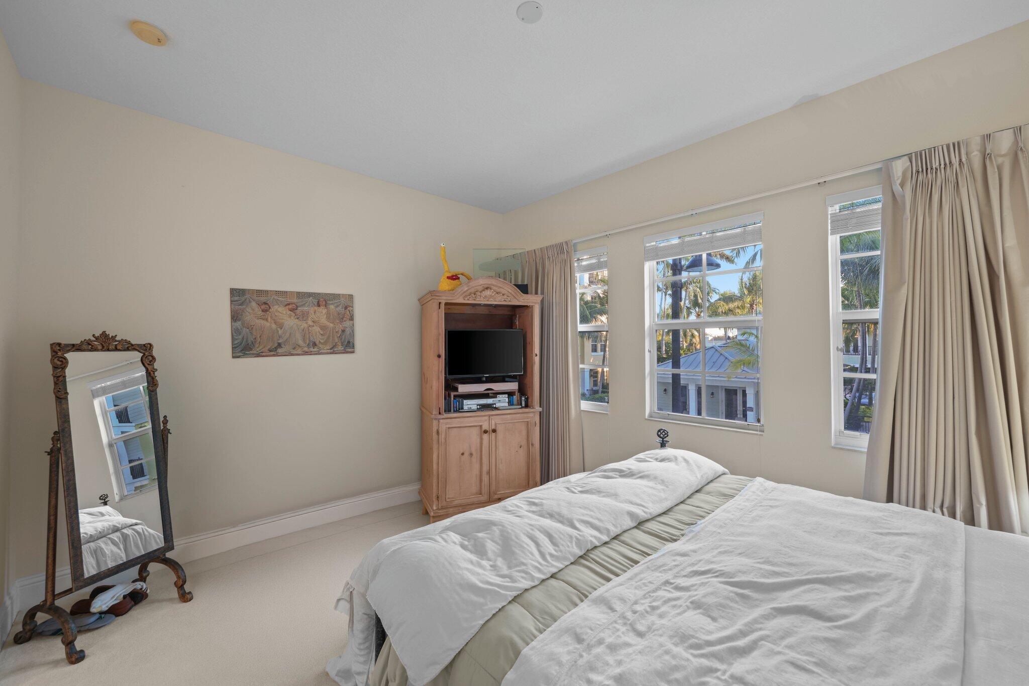 226 N Latitude Circle 203