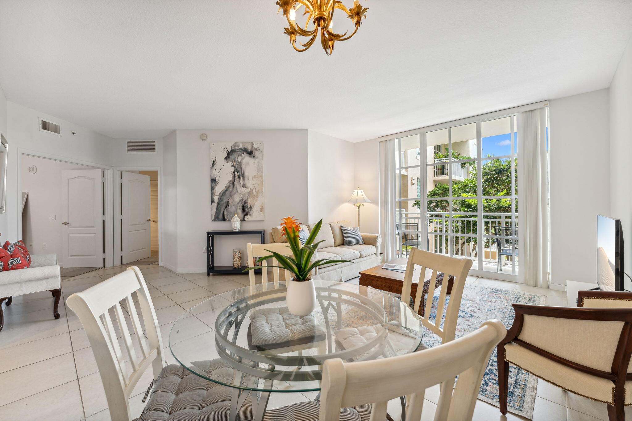 410 Evernia Street 414