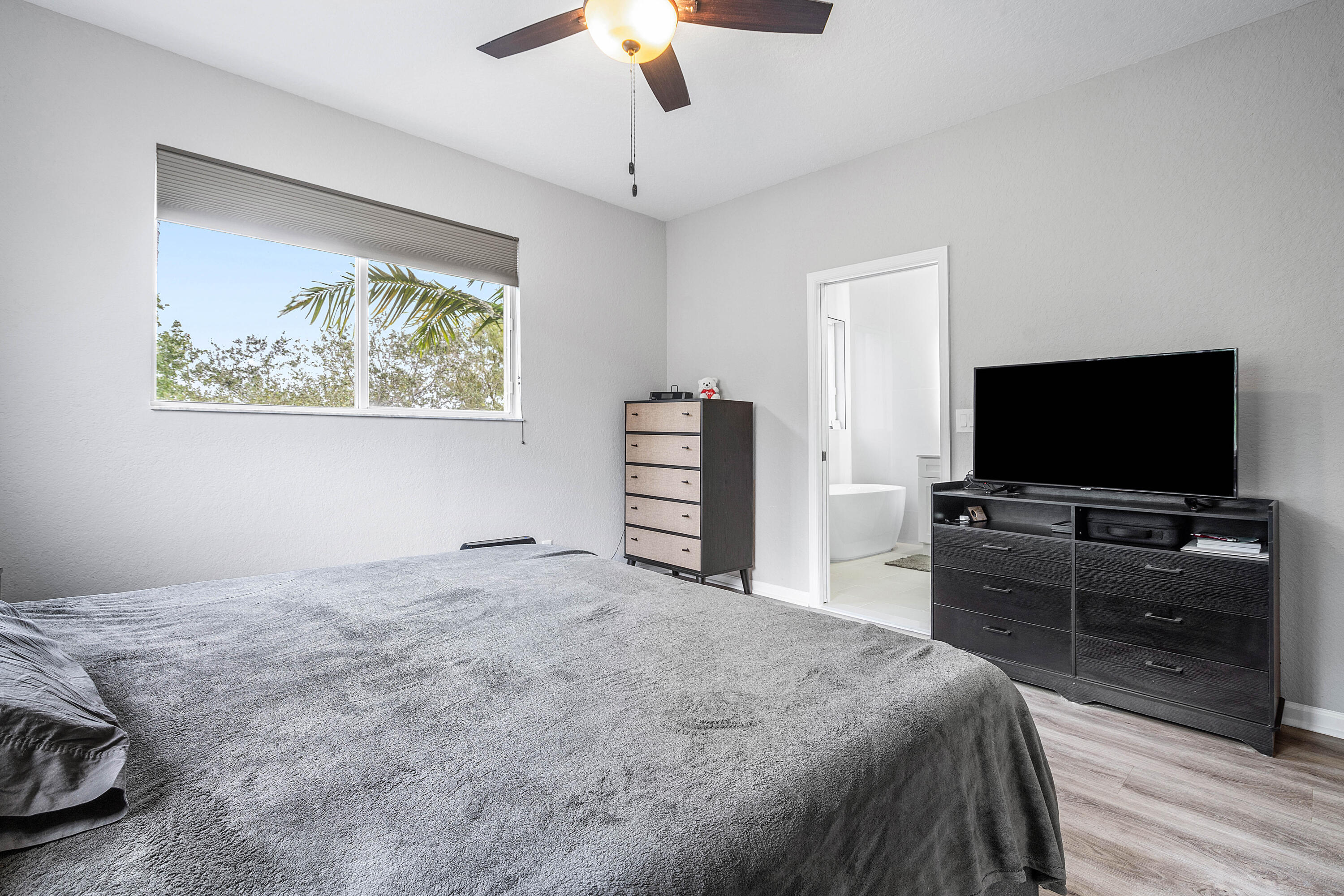 2897 S Greenleaf Circle