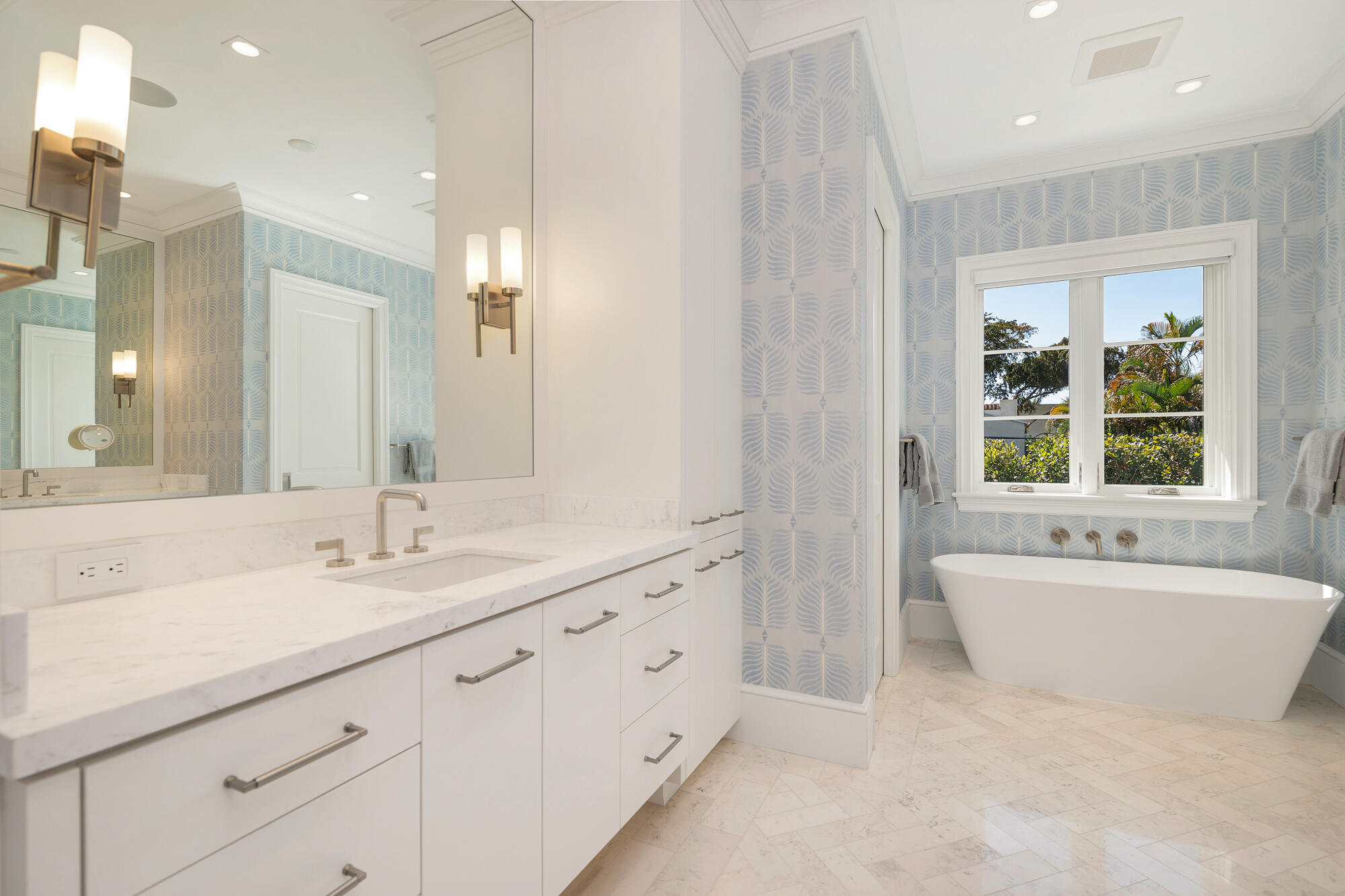 218 Everglade Avenue