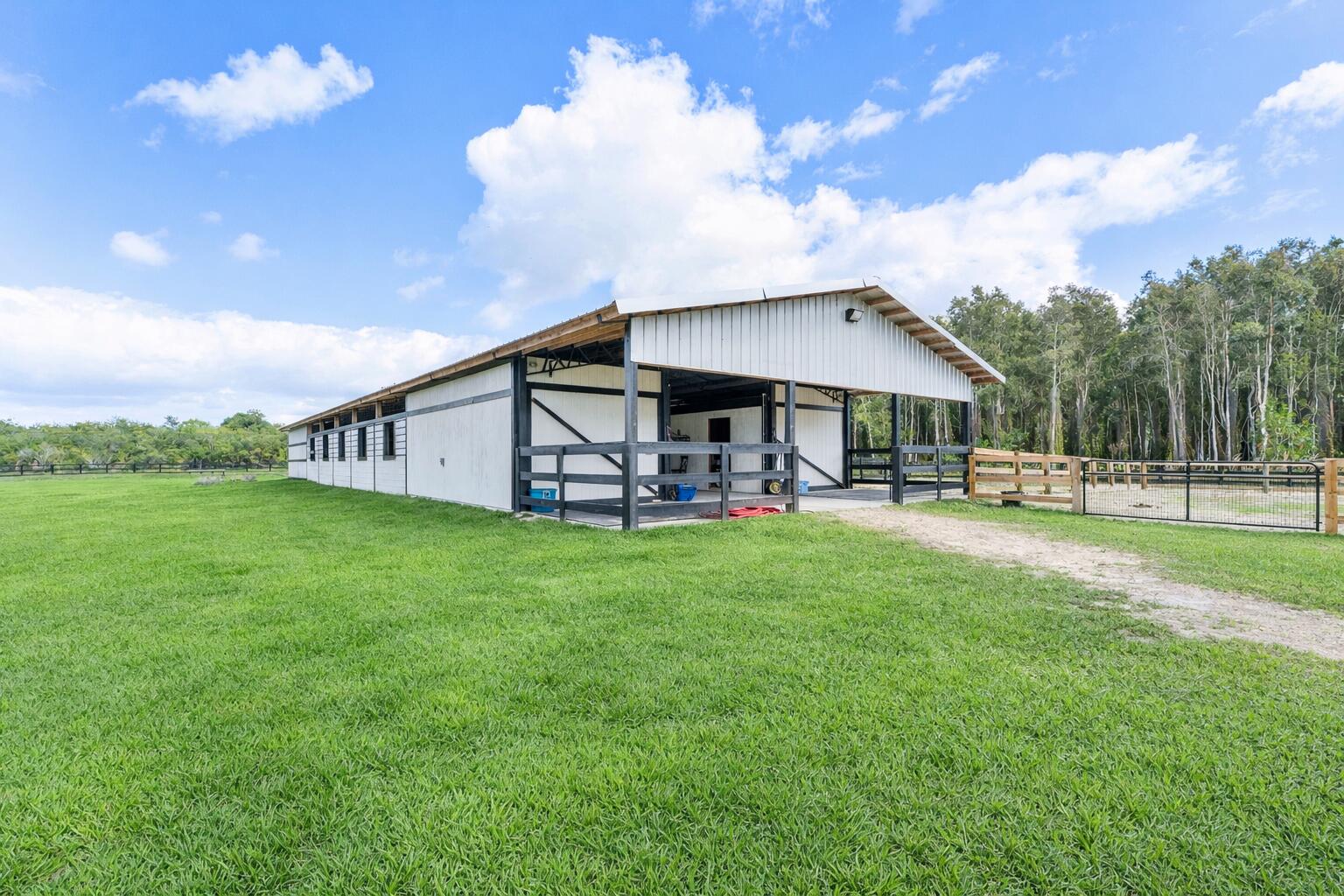 19921 Skyhawk Lane, The Acreage