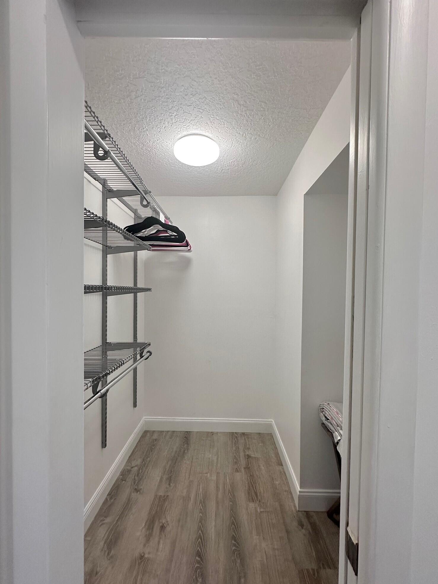 1127 E Seminole Avenue 29a