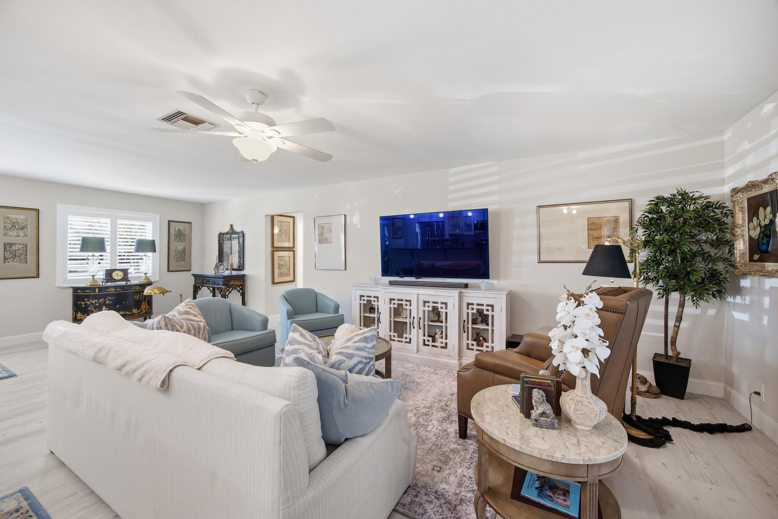 9461 SE Little Club Way N