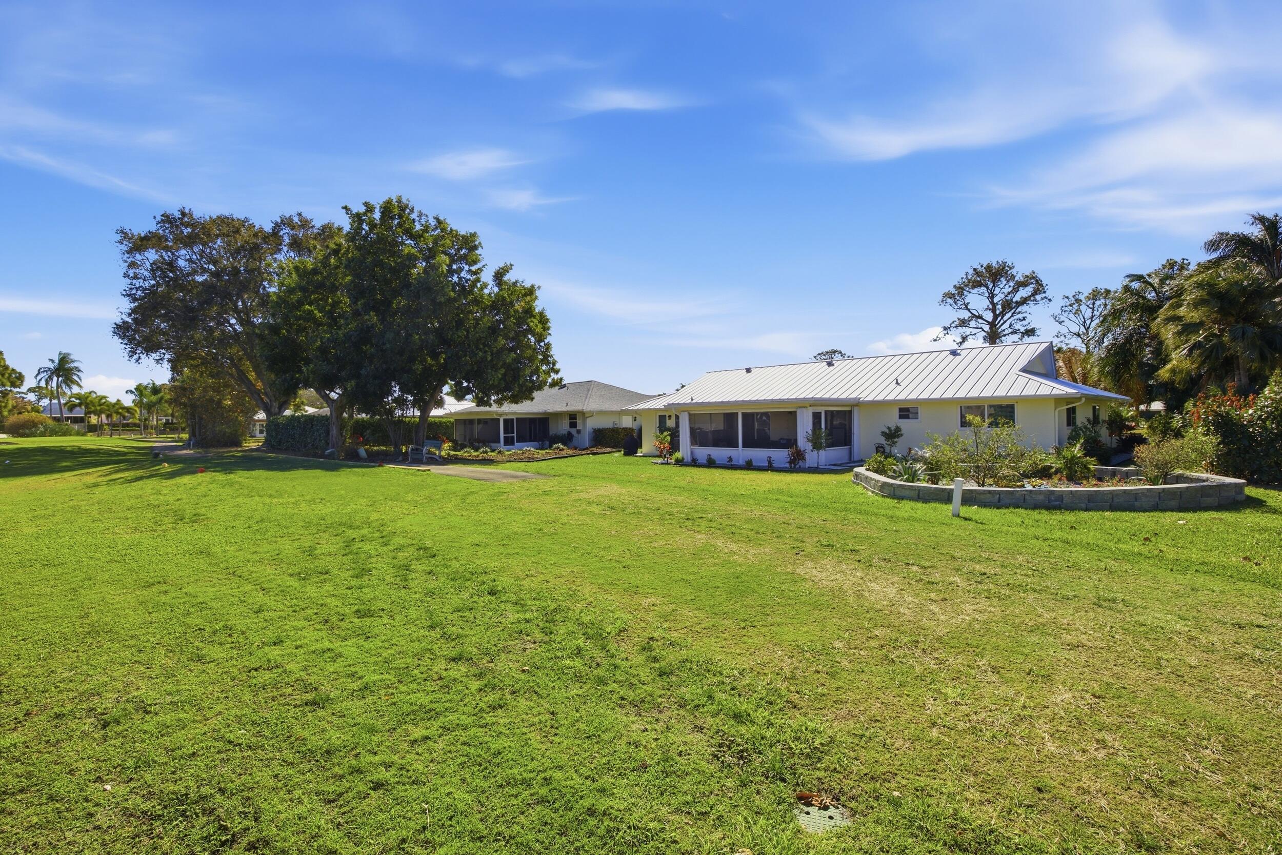 9461 SE Little Club Way N