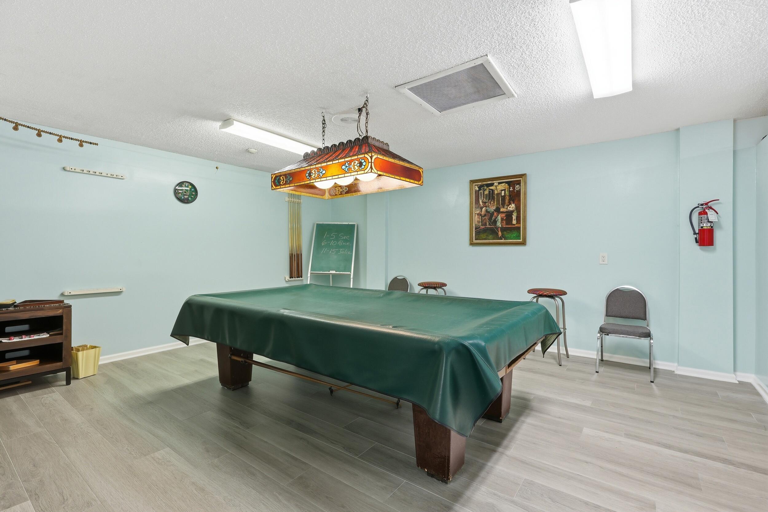 9461 SE Little Club Way N