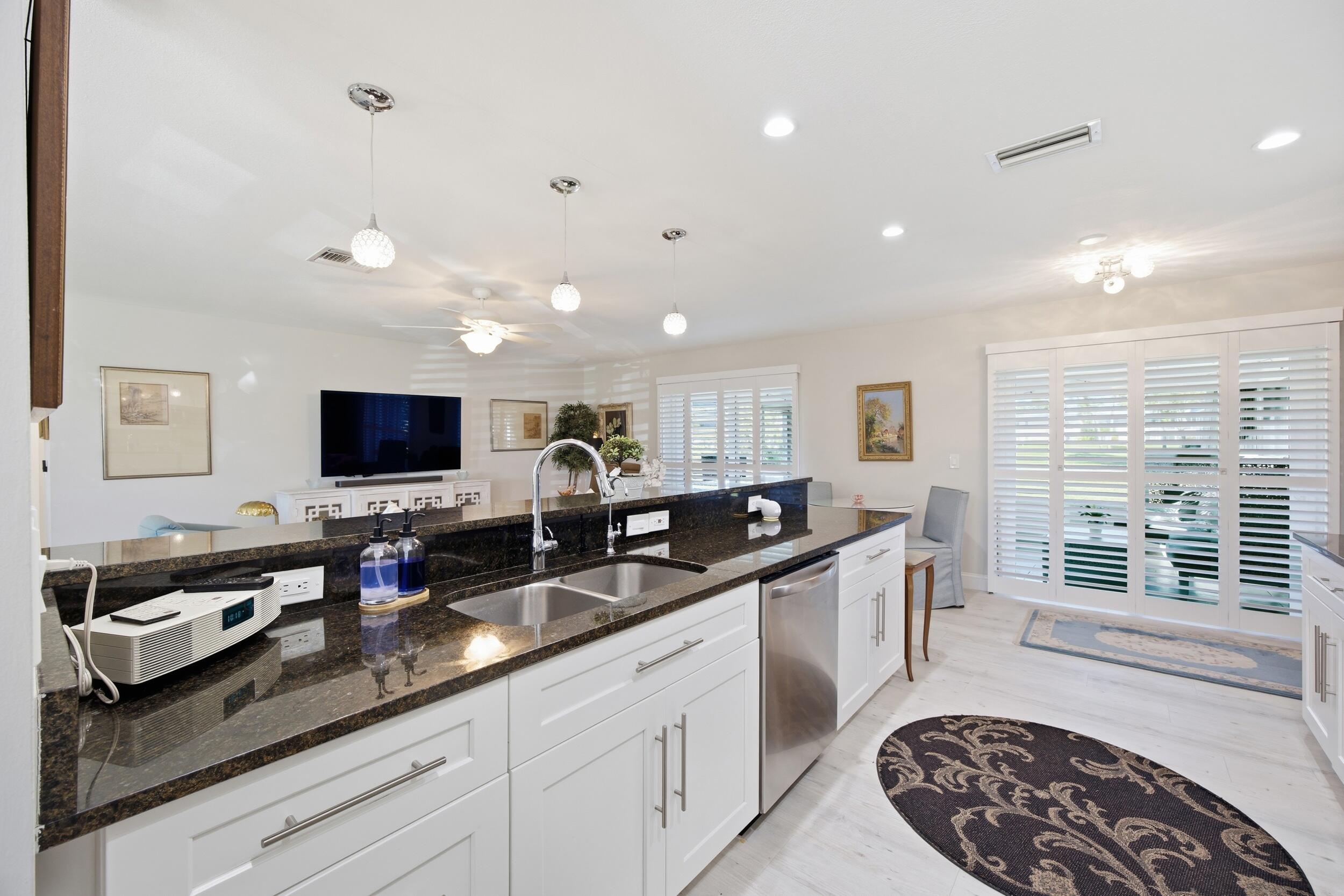 9461 SE Little Club Way N