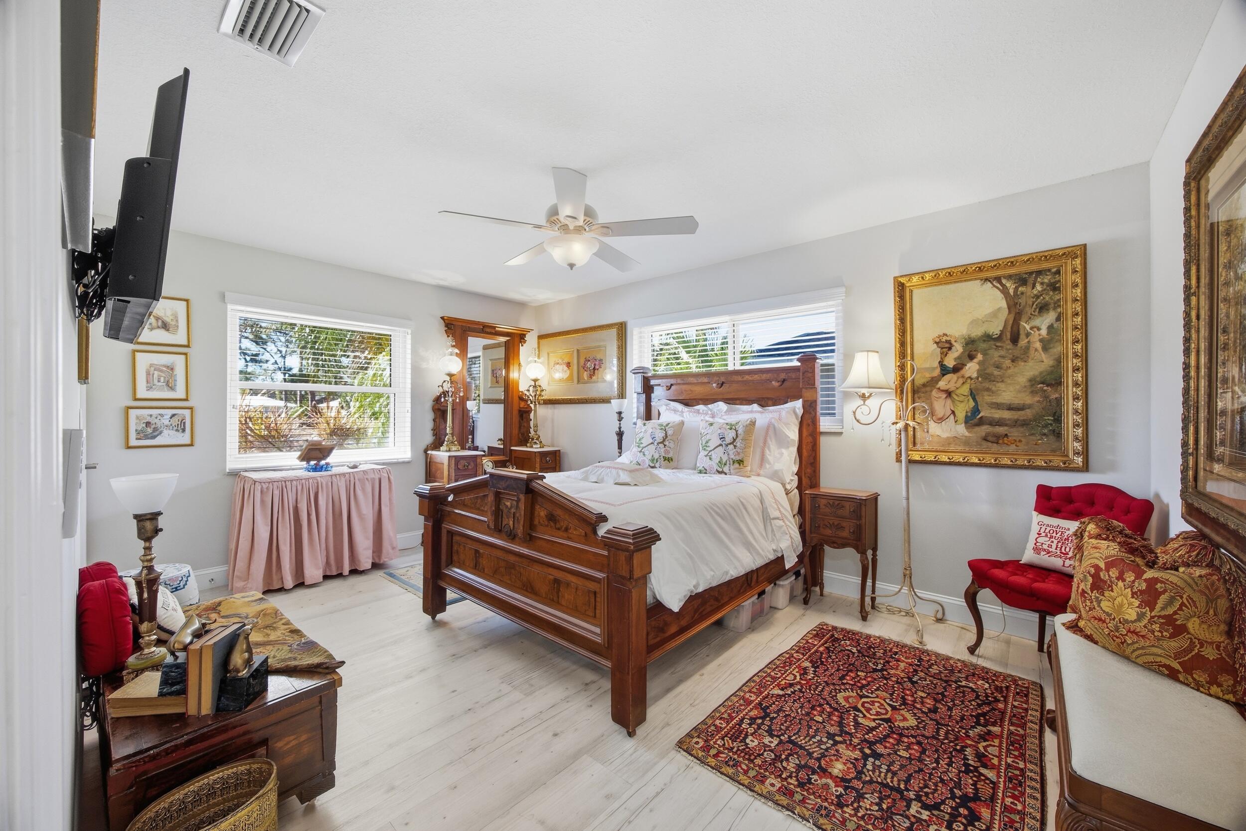 9461 SE Little Club Way N