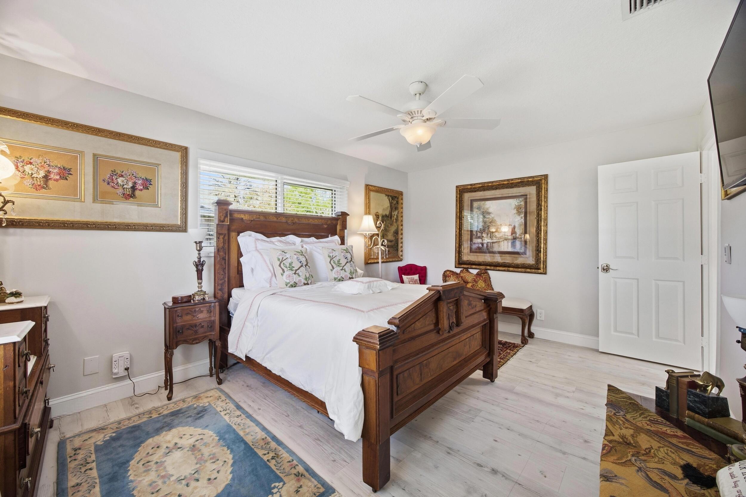 9461 SE Little Club Way N