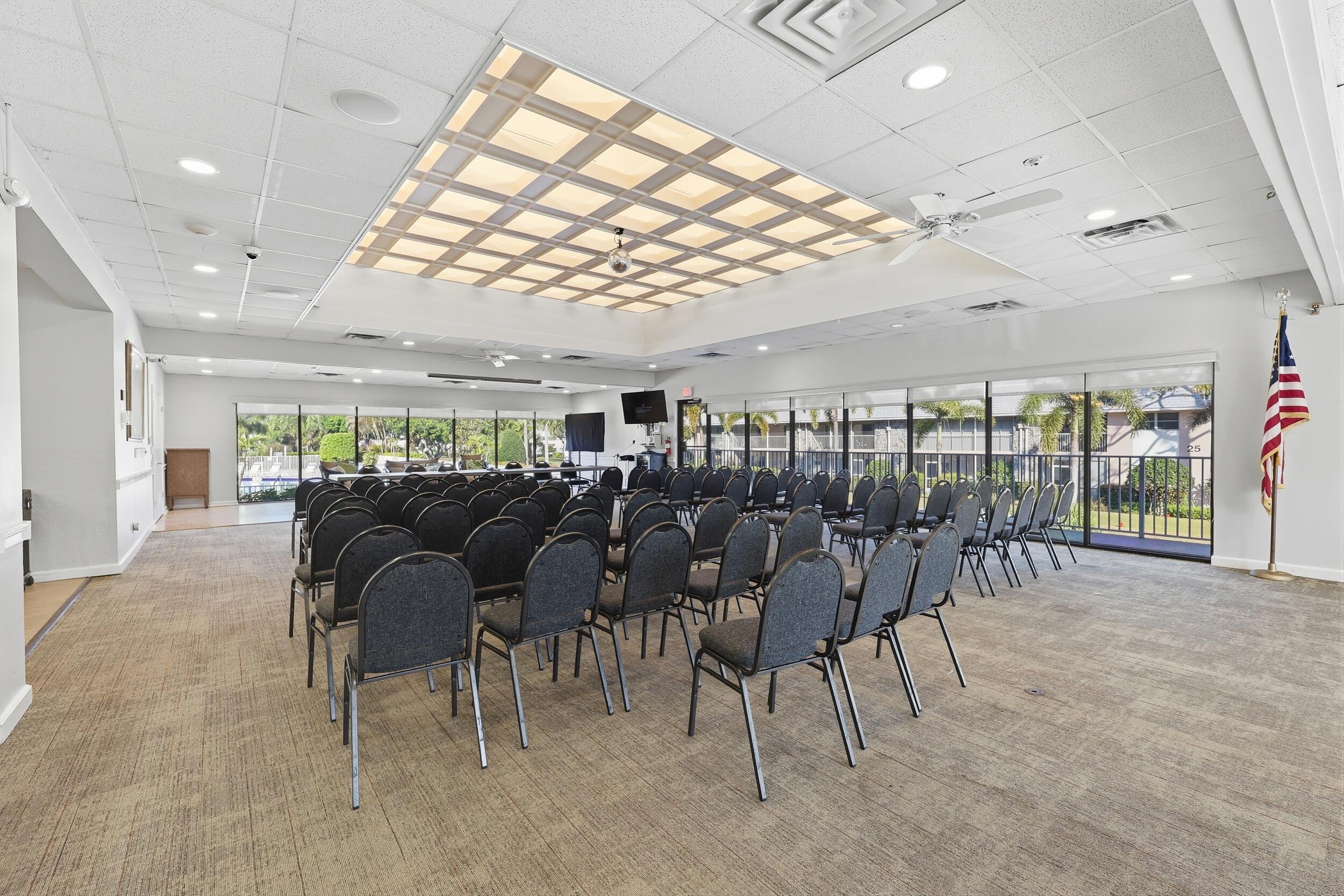 9461 SE Little Club Way N